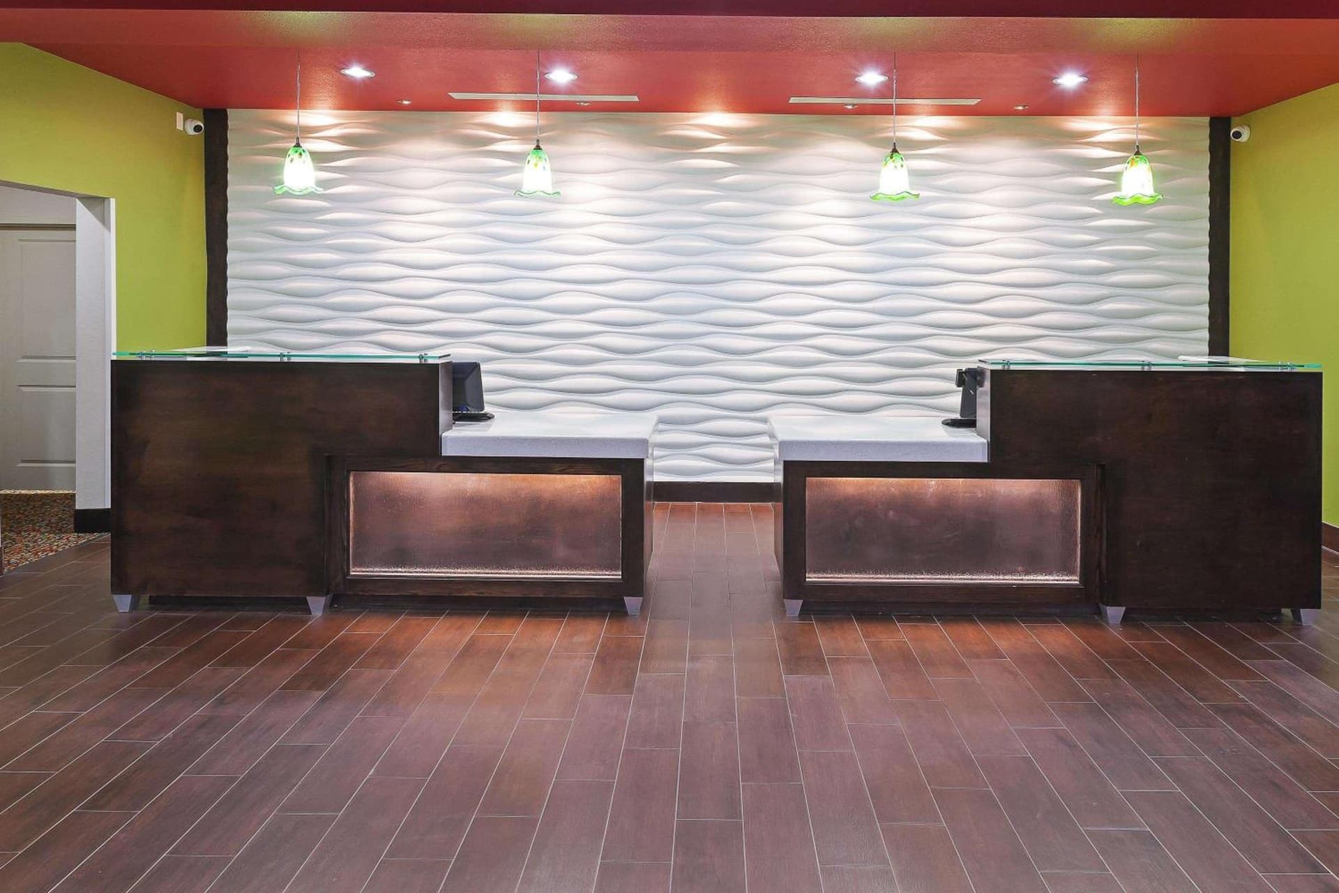 La Quinta by Wyndham Pearsall interior in Pearsall, TX — gallery photo 2
