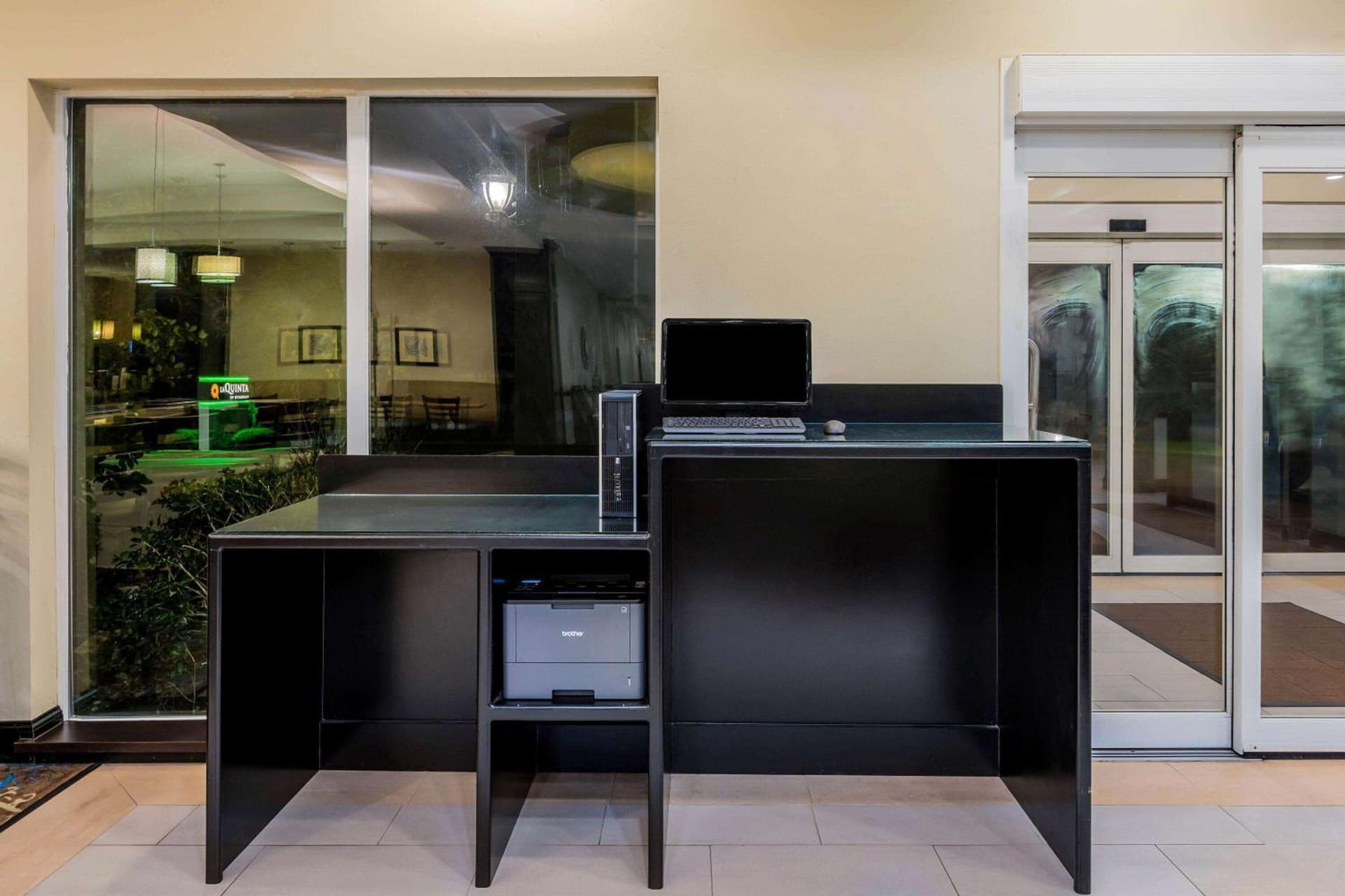 La Quinta by Wyndham Marshall interior in Marshall, TX — gallery photo 2