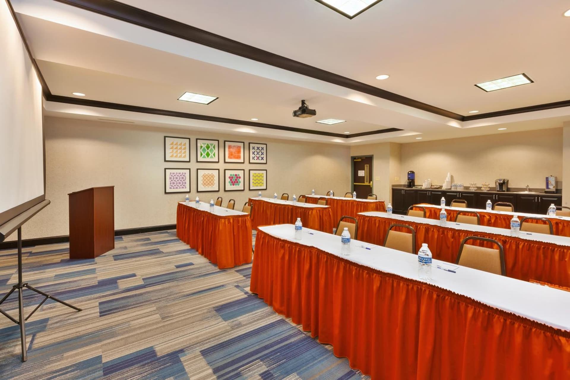 Holiday Inn Express Hotel & Suites Warminster-Horsham by IHG gallery photo in Warminster, PA — image 8