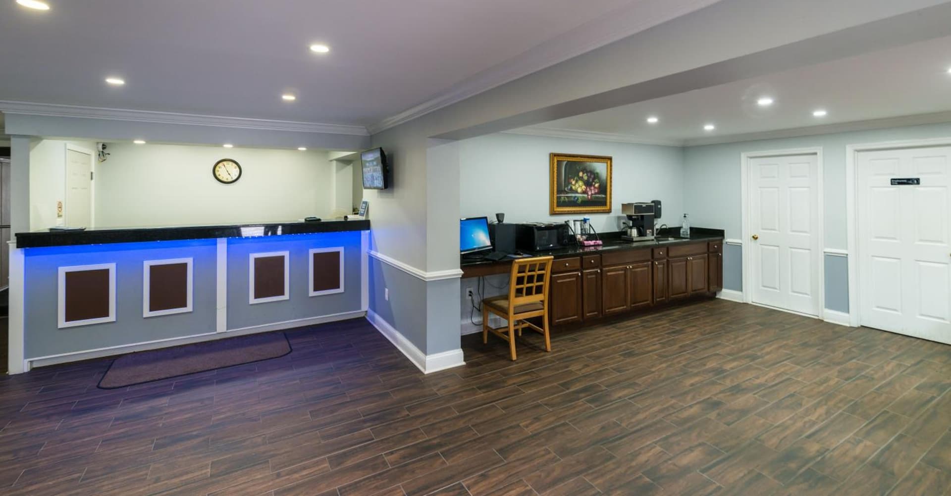 Cambridge Inn interior in Cambridge, MD — gallery photo 2