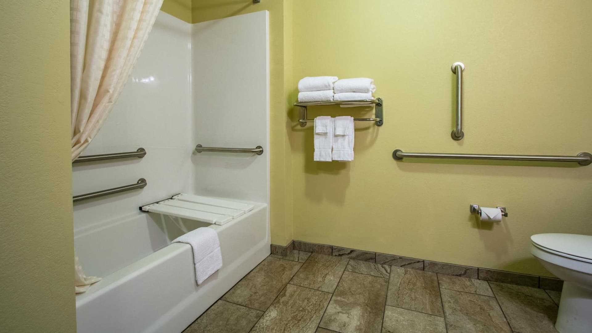 Cobblestone Hotel & Suites - Orrville gallery photo in Orrville, OH — image 11