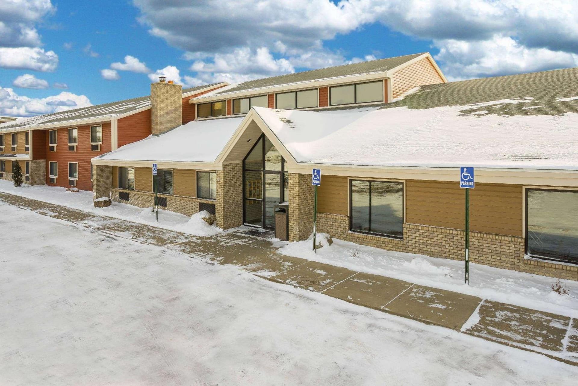 AmericInn by Wyndham Sioux Falls gallery photo in Sioux Falls, SD — image 11