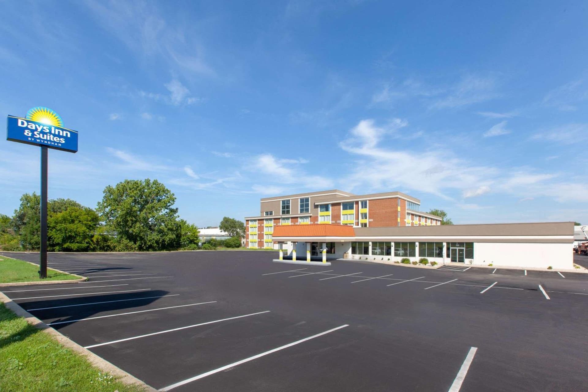 Days Inn & Suites by Wyndham Grand Rapids Near Downtown — hotel in Grand Rapids, Michigan