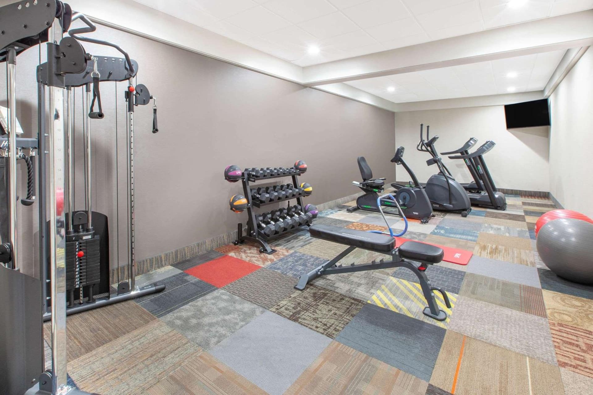 Days Inn & Suites by Wyndham Grand Rapids Near Downtown property views in Grand Rapids, MI — gallery photo 3