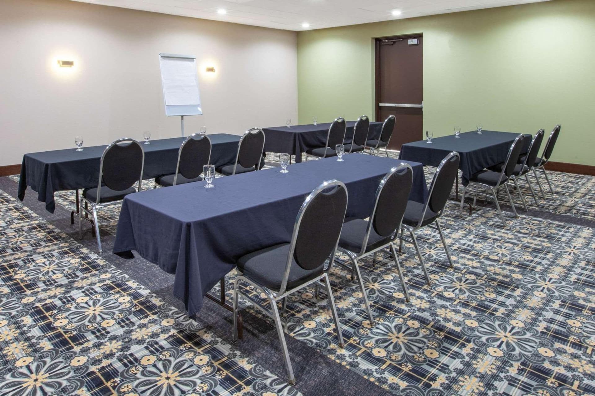 Days Inn & Suites by Wyndham Grand Rapids Near Downtown gallery photo in Grand Rapids, MI — image 11