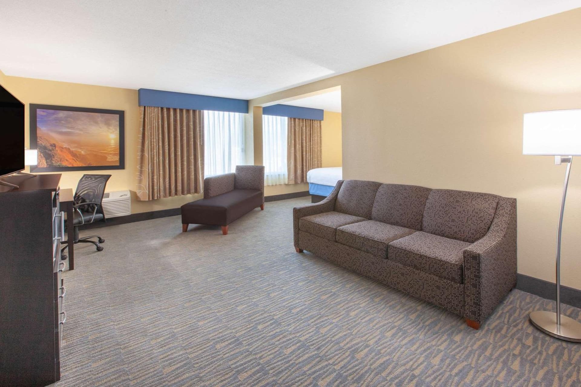 Days Inn & Suites by Wyndham Grand Rapids Near Downtown gallery photo in Grand Rapids, MI — image 14