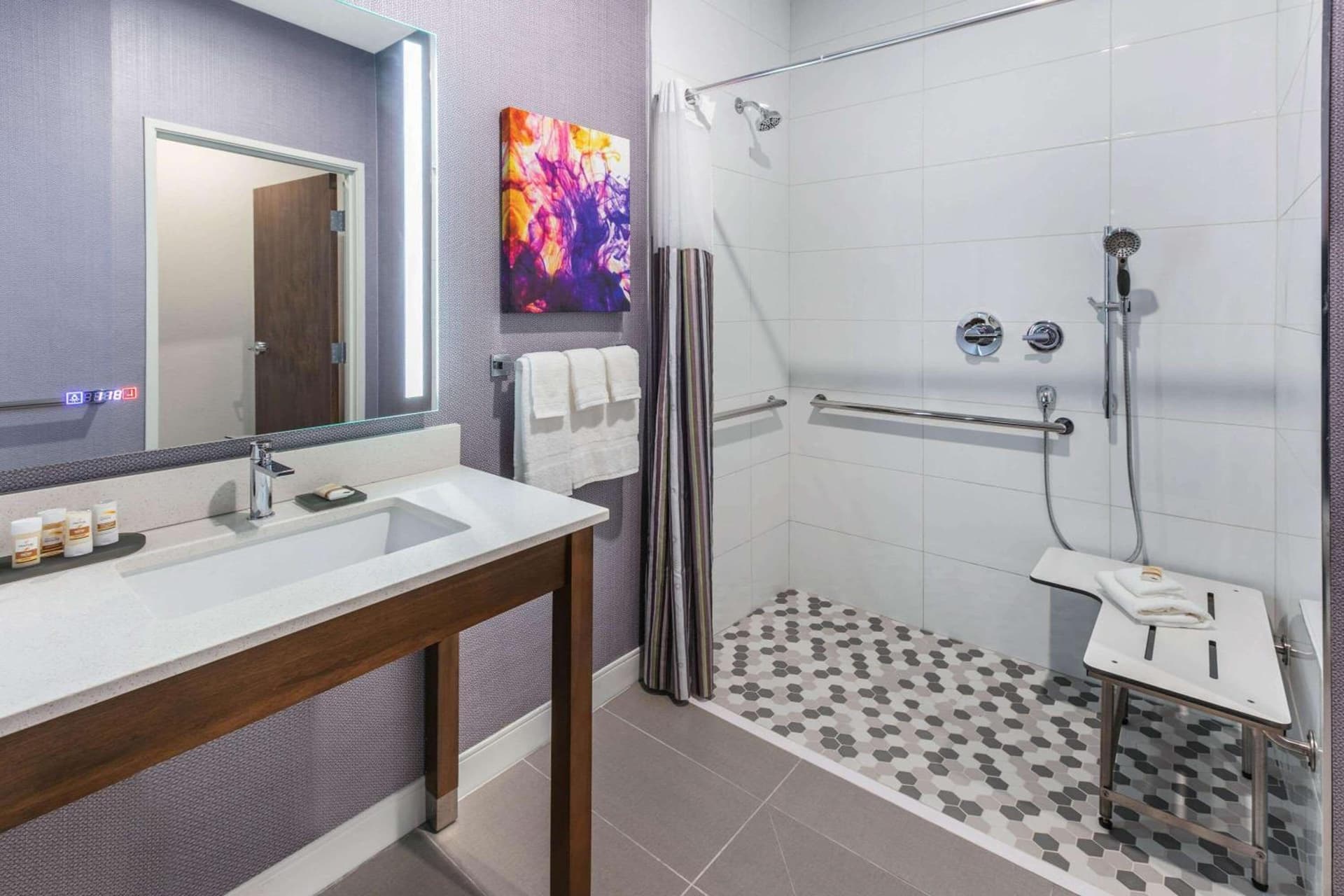 La Quinta Inn & Suites by Wyndham Lewisville gallery photo in Lewisville, TX — image 9