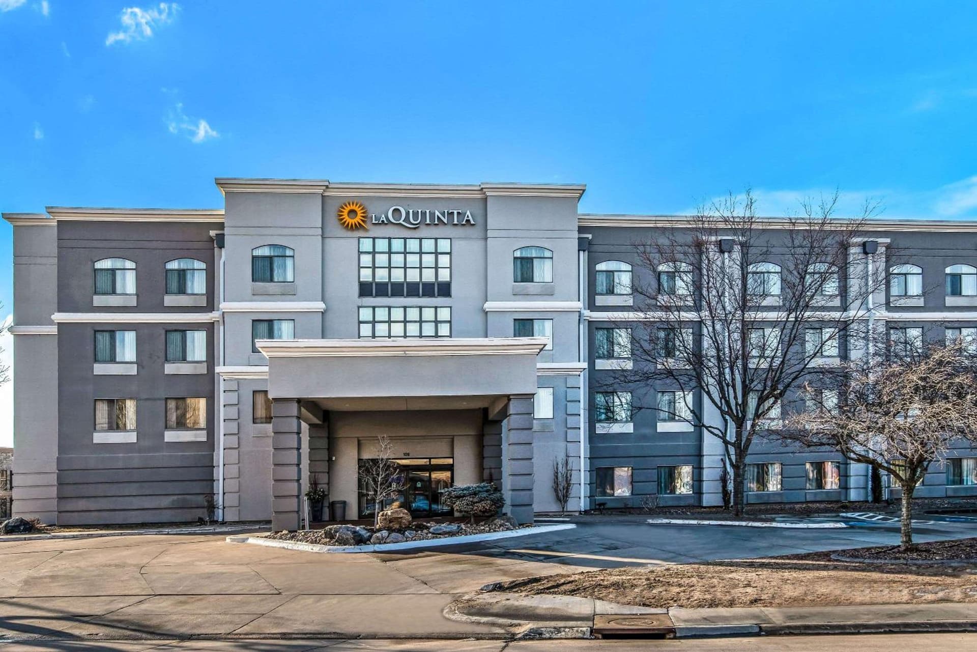 La Quinta by Wyndham Kearney interior in Kearney, NE — gallery photo 2