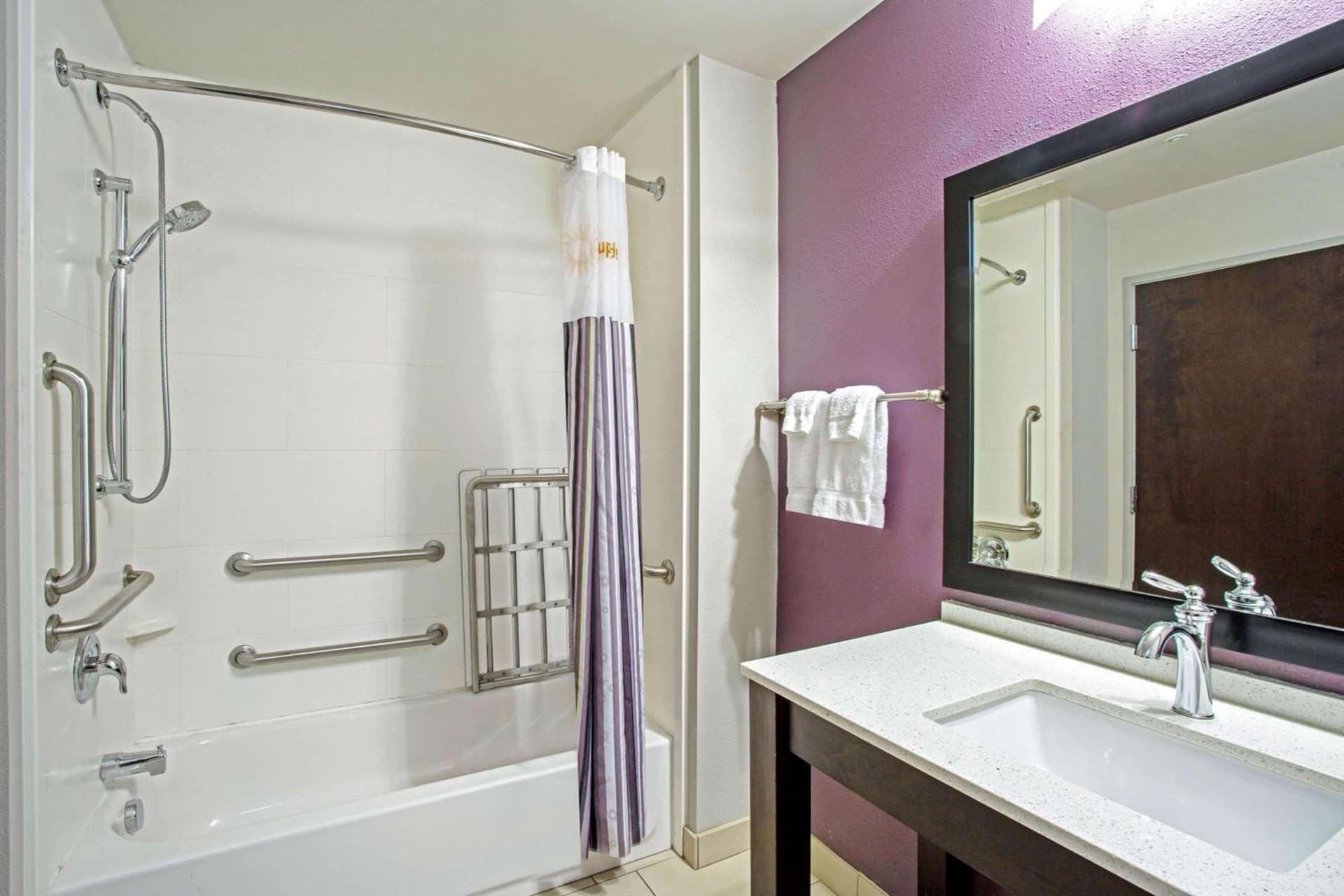 La Quinta by Wyndham York gallery photo in York, PA — image 6
