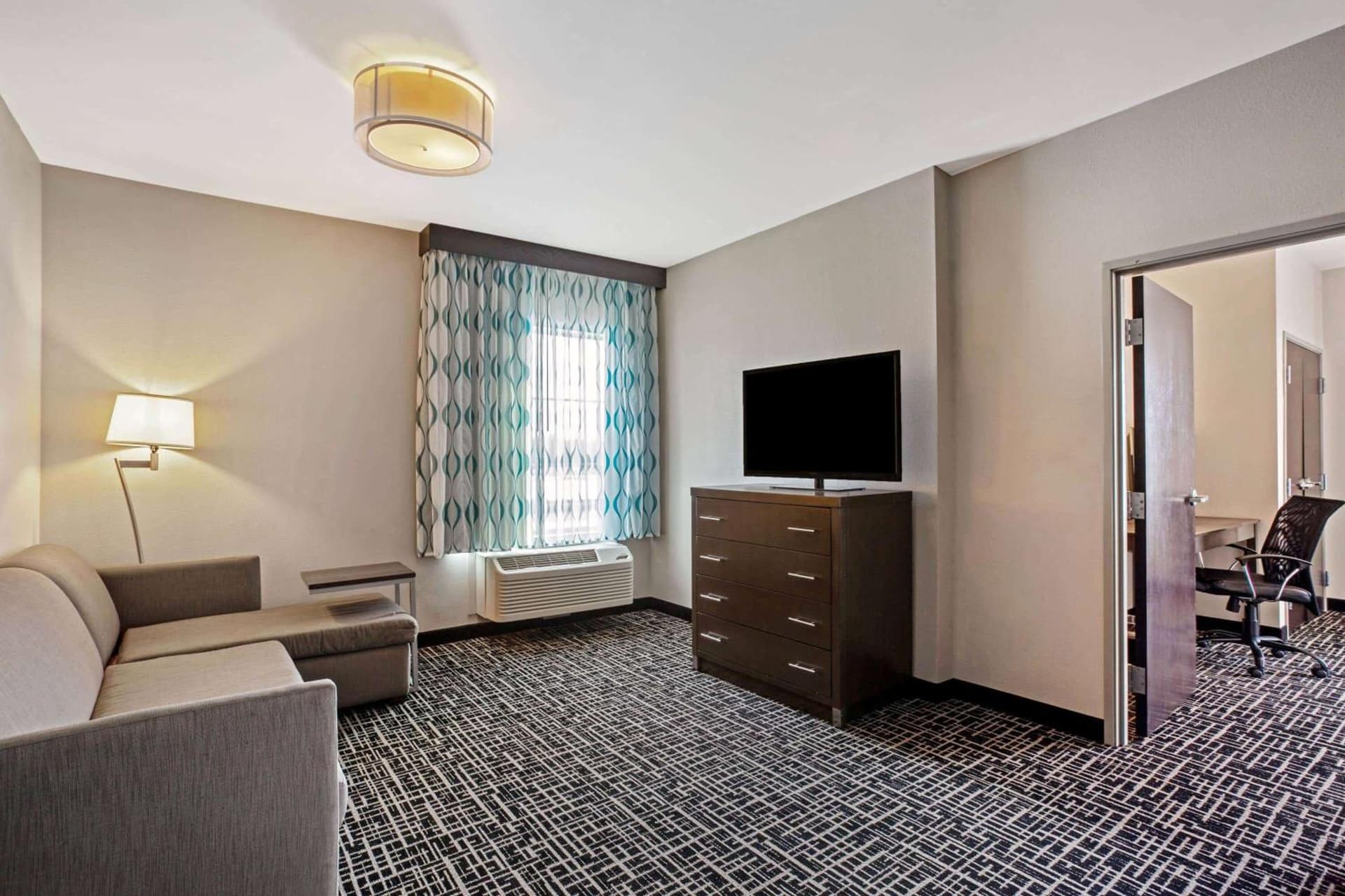 La Quinta by Wyndham York gallery photo in York, PA — image 19