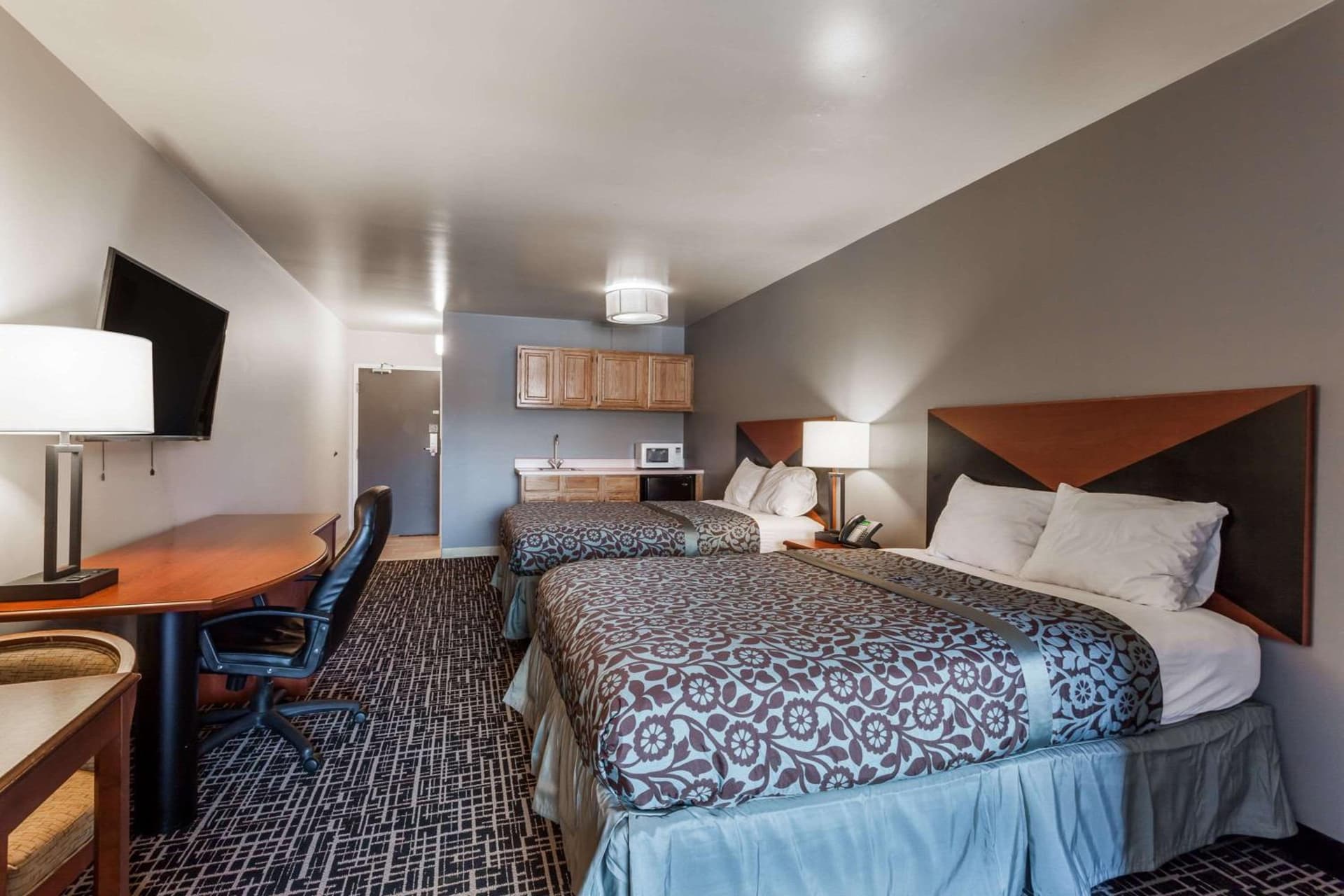 Days Inn & Suites by Wyndham Lancaster Amish Country gallery photo in Lancaster, PA — image 18