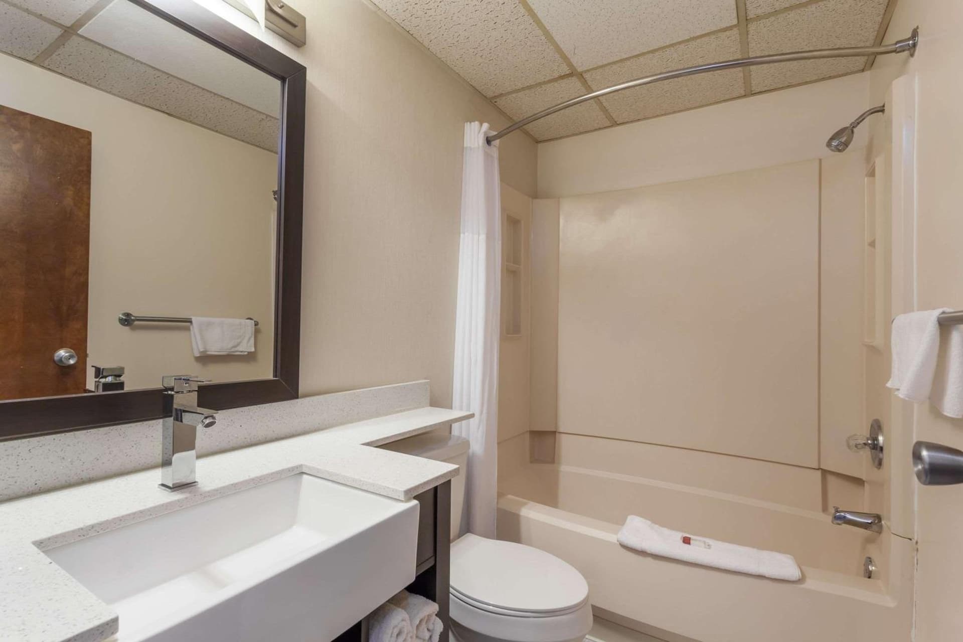 Days Inn & Suites by Wyndham Lancaster Amish Country gallery photo in Lancaster, PA — image 53