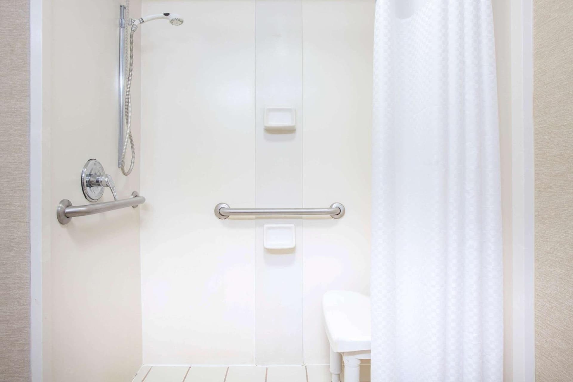 Baymont by Wyndham Saraland gallery photo in Saraland, AL — image 39