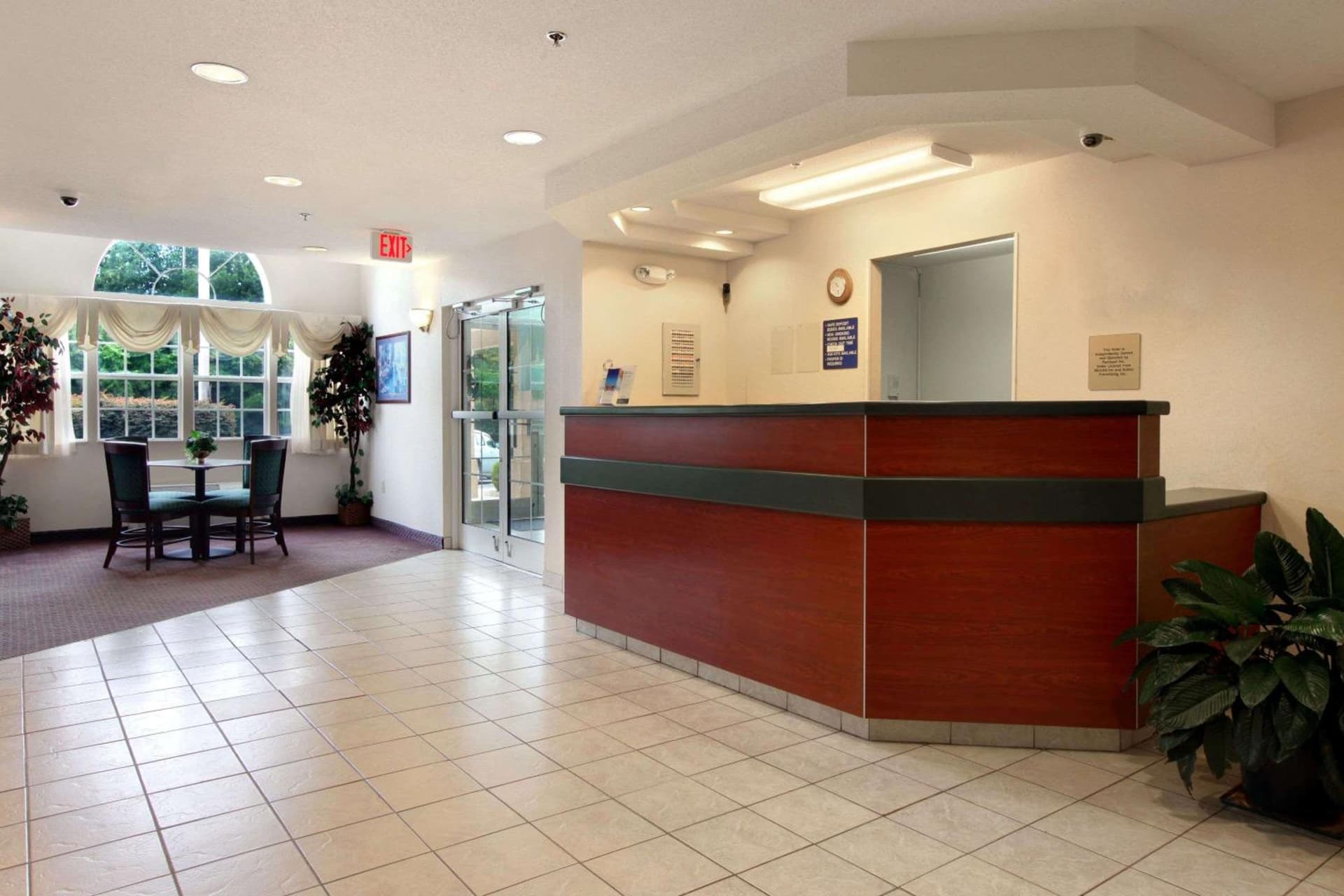 Super 8 by Wyndham Harbison/Parkridge Hospital interior in Columbia, SC — gallery photo 2