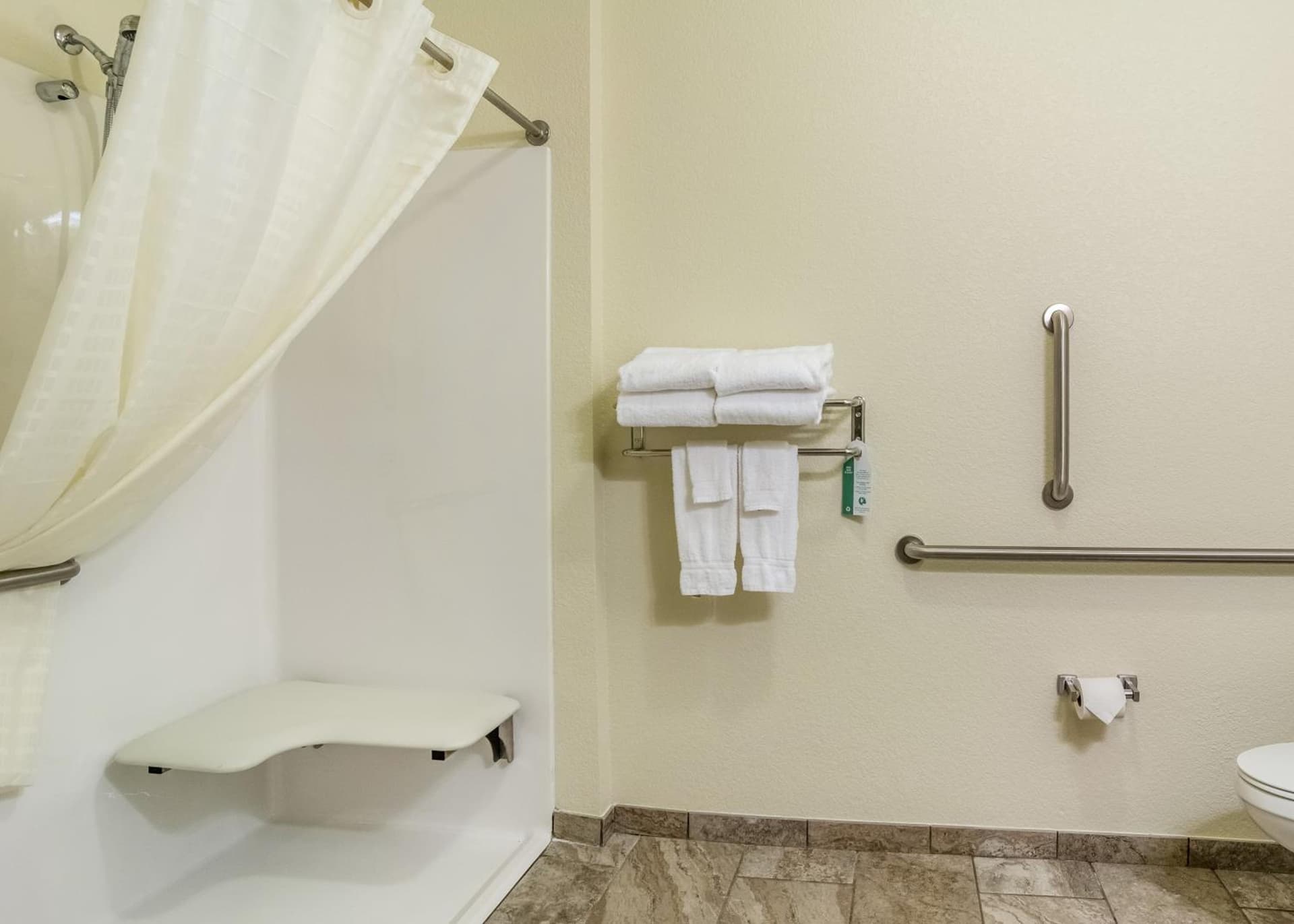 Cobblestone Hotel & Suites - Erie gallery photo in Erie, PA — image 9