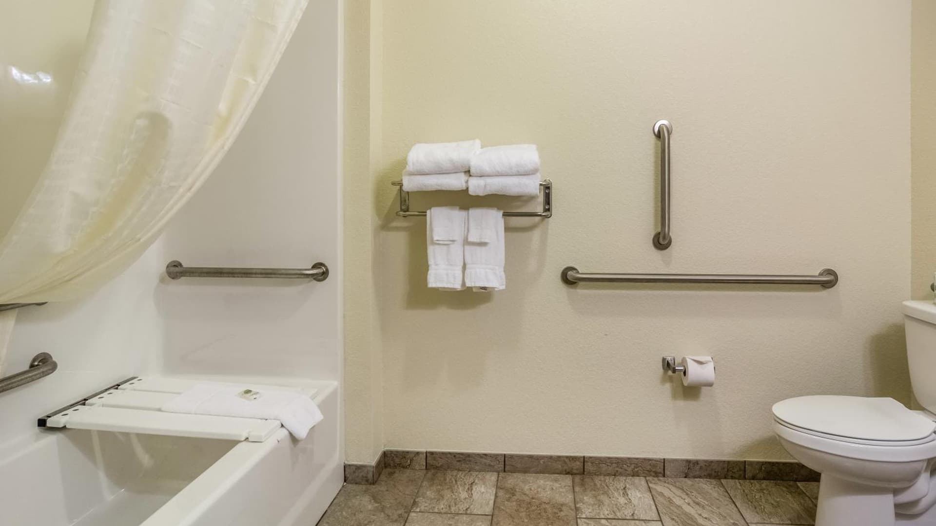 Cobblestone Hotel & Suites - Erie gallery photo in Erie, PA — image 6