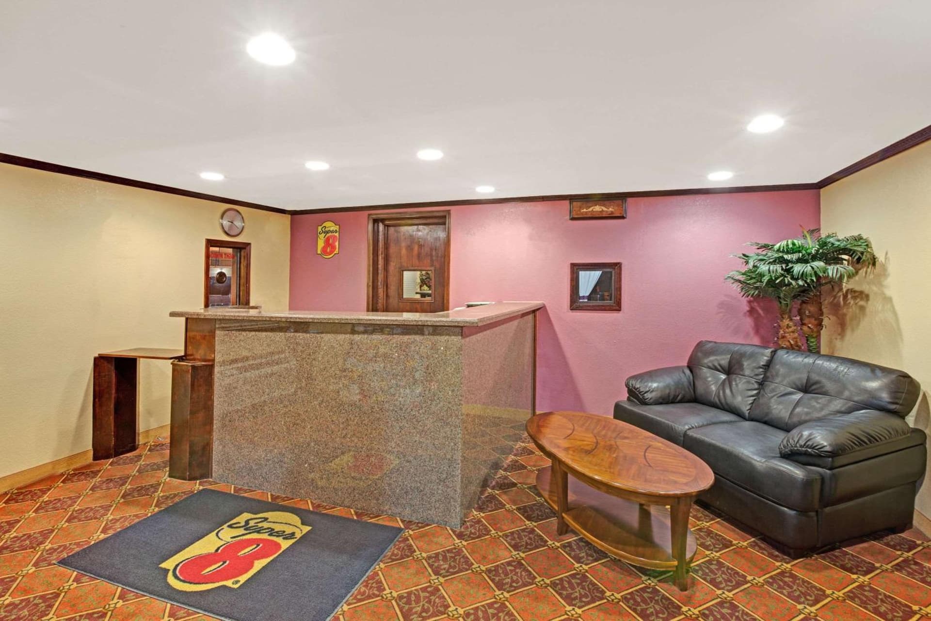 Super 8 by Wyndham Shawnee property views in Shawnee, OK — gallery photo 3