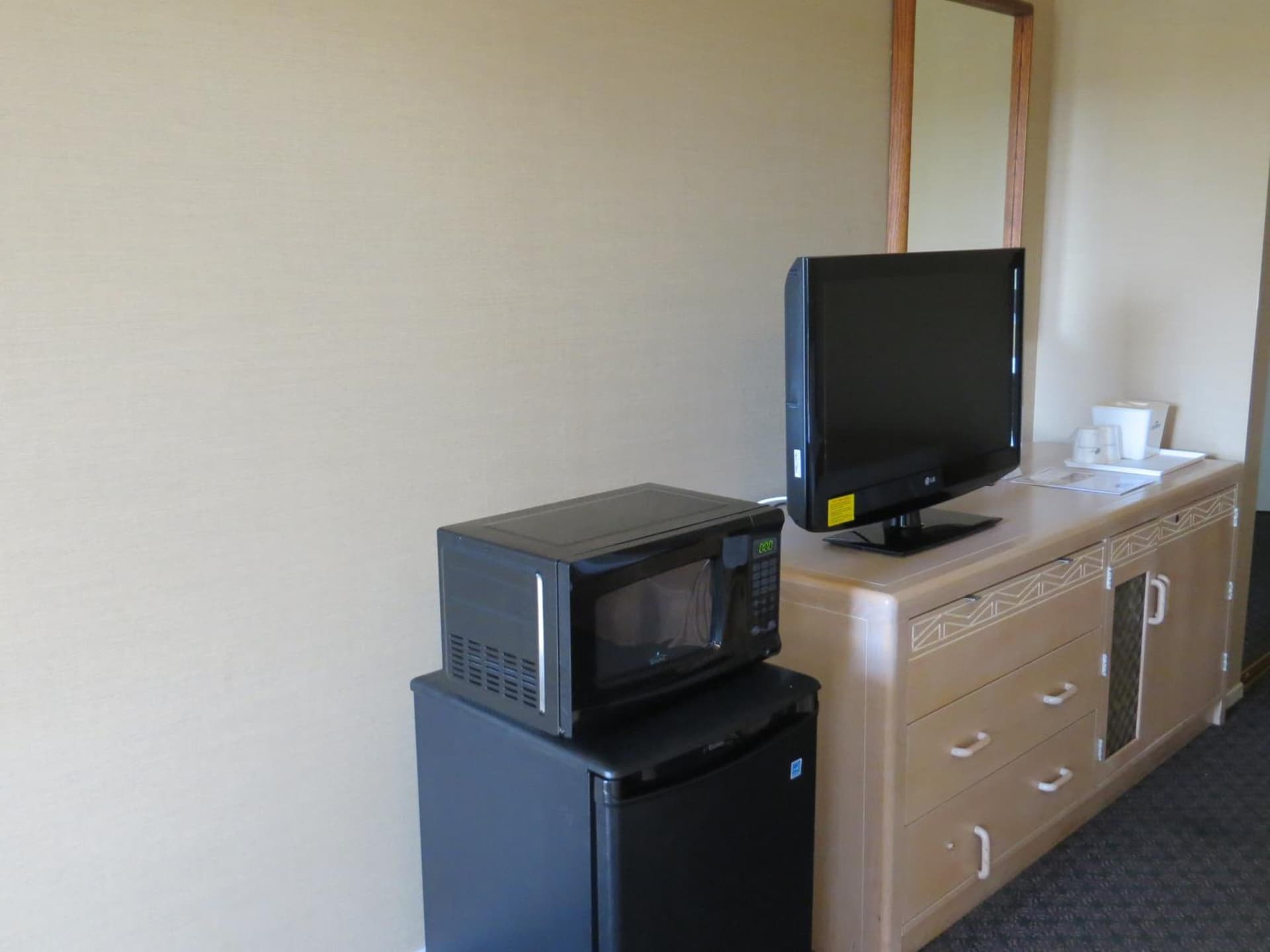 Howard Johnson by Wyndham Torrance gallery photo in Torrance, CA — image 9