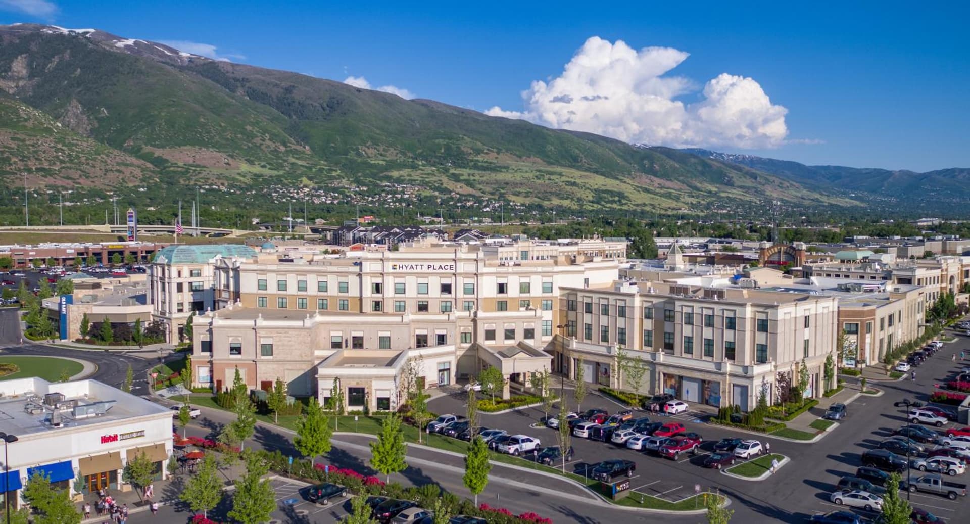 Hyatt Place Salt Lake City Farmington Station Park interior in Farmington, UT — gallery photo 2