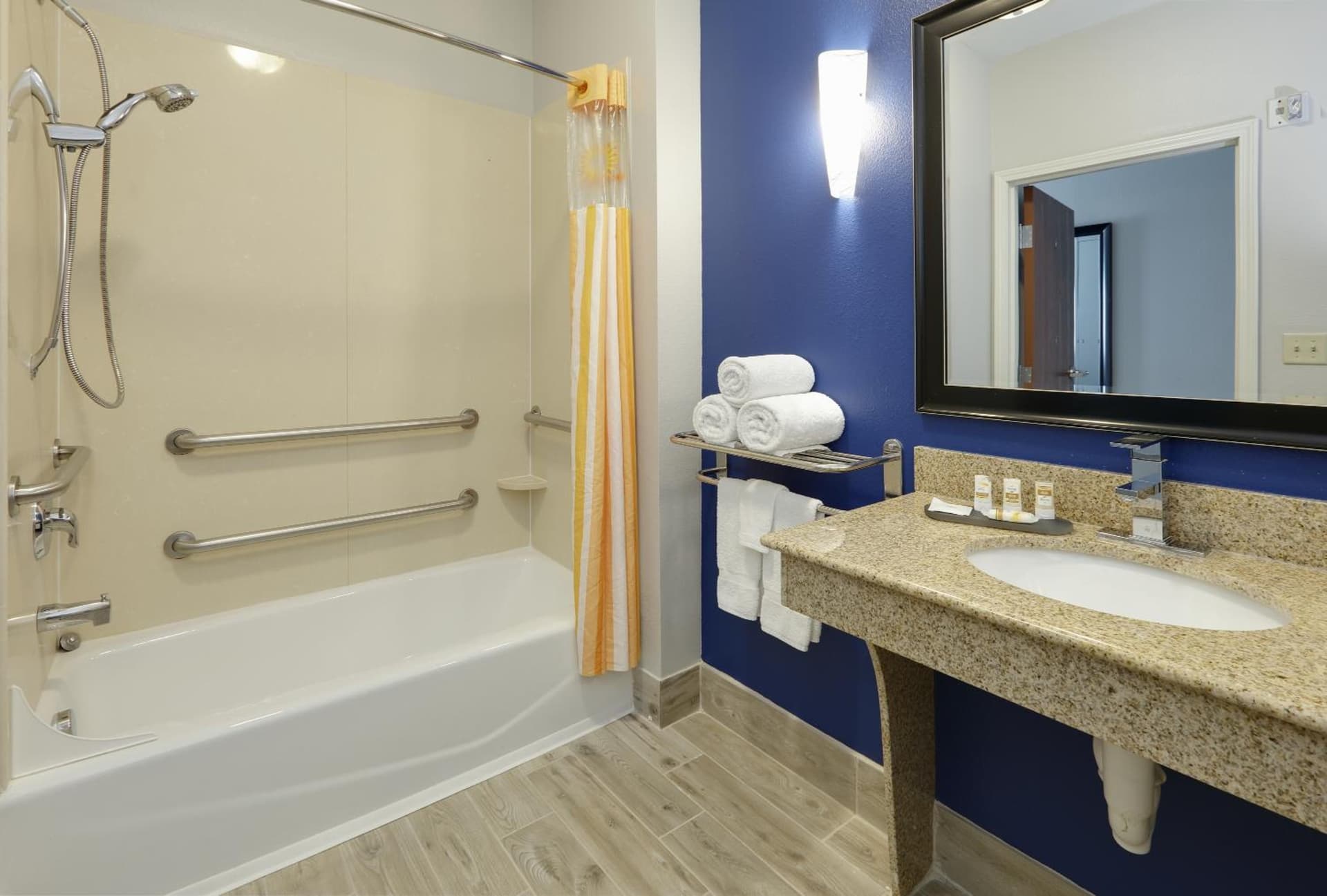 La Quinta by Wyndham Denton - University Drive gallery photo in Denton, TX — image 42