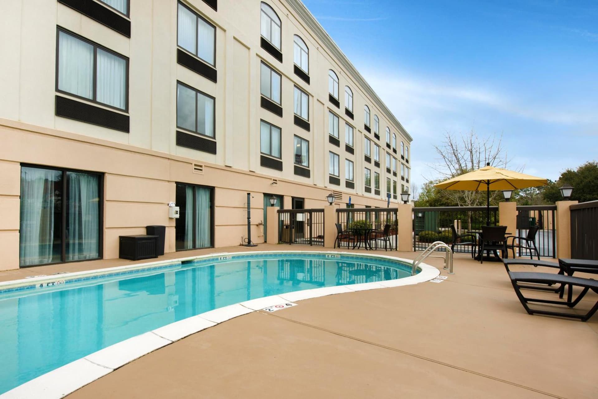 Holiday Inn Savannah South - I-95 Gateway by IHG property views in Savannah, GA — gallery photo 3