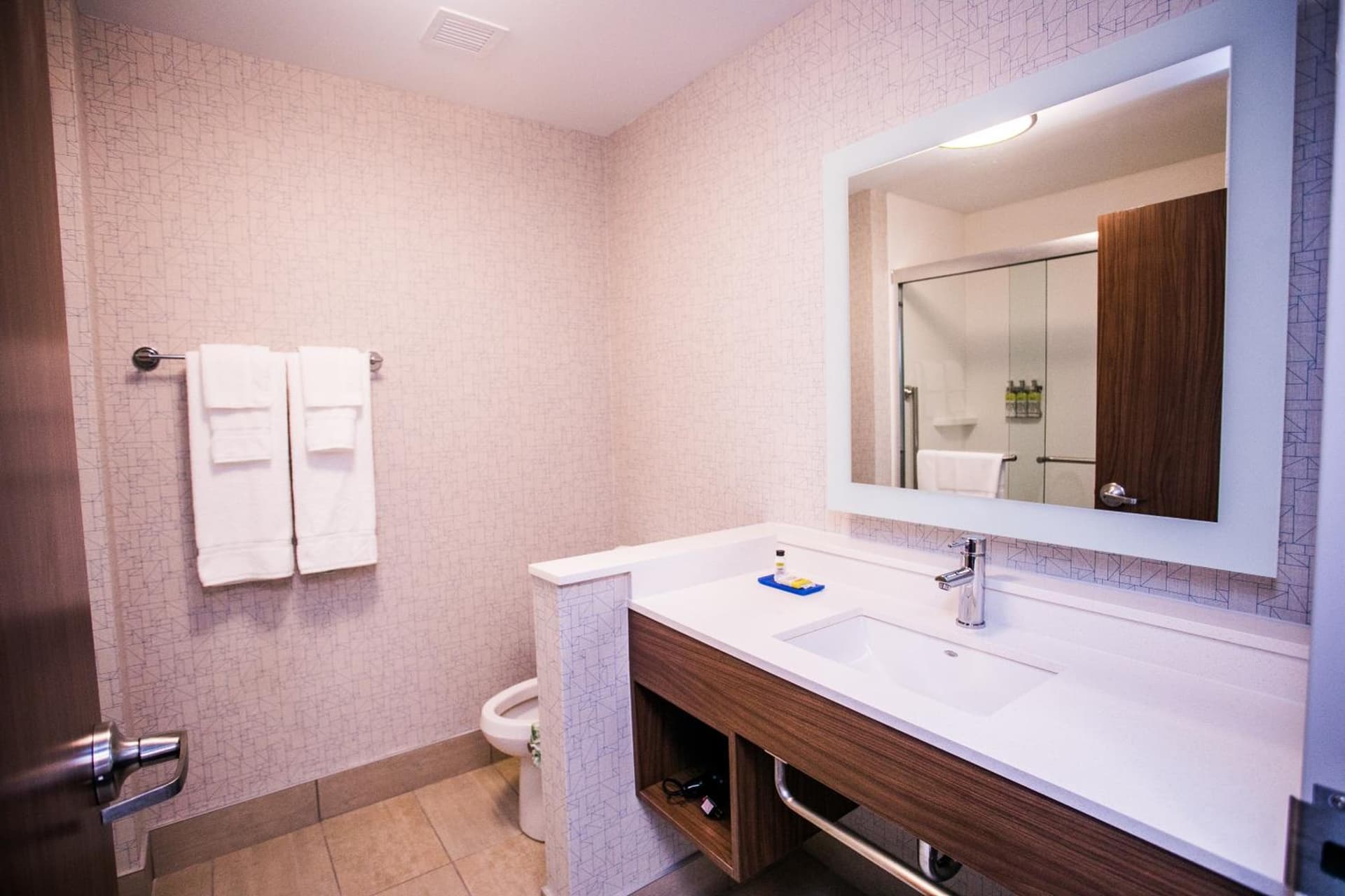 Holiday Inn Express & Suites Rehoboth Beach by IHG gallery photo in Rehoboth Beach, DE — image 43