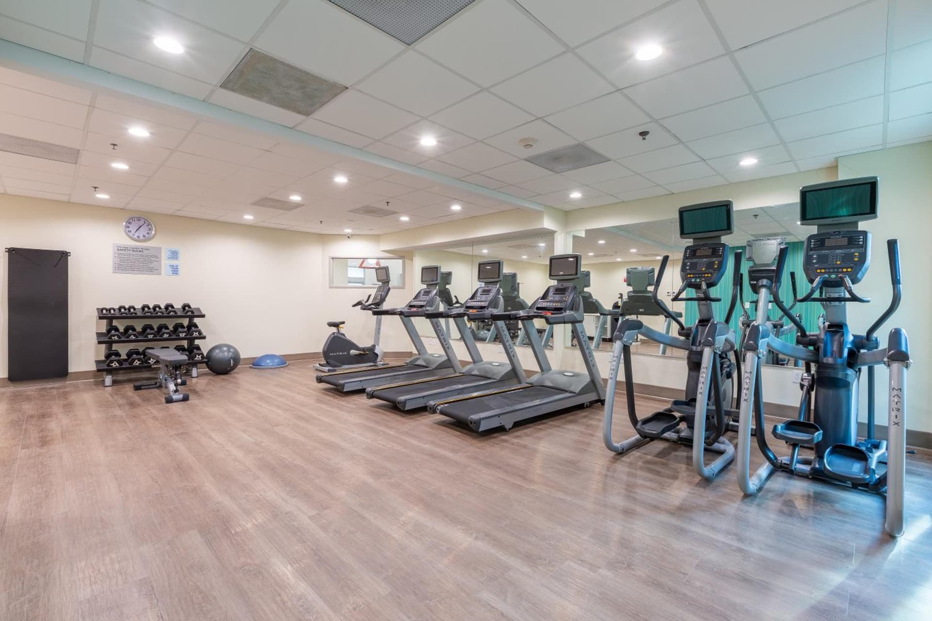 Holiday Inn Express & Suites Arlington North – Stadium Area by IHG gallery photo in Arlington, TX — image 27