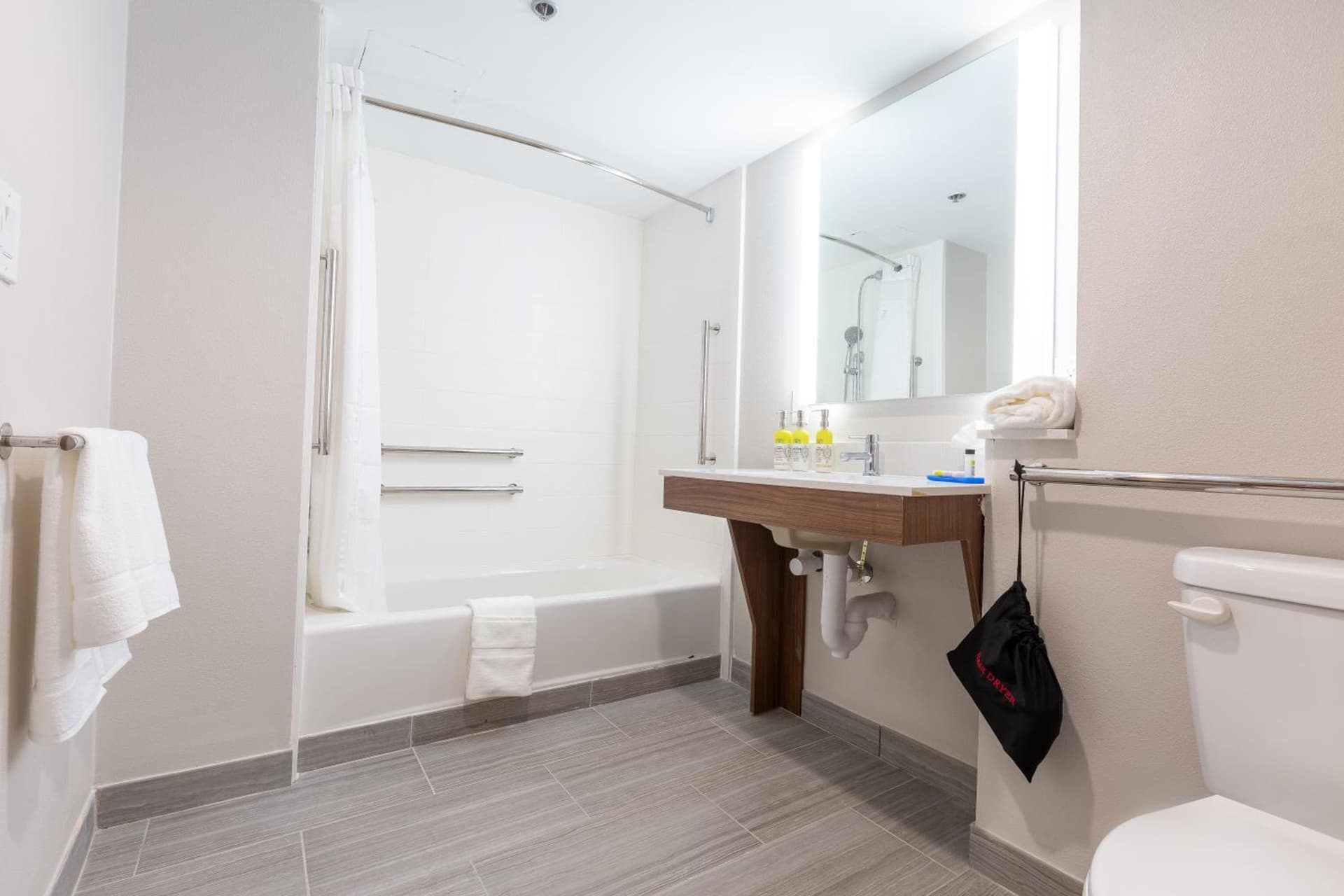 Holiday Inn Express & Suites Arlington North – Stadium Area by IHG gallery photo in Arlington, TX — image 63