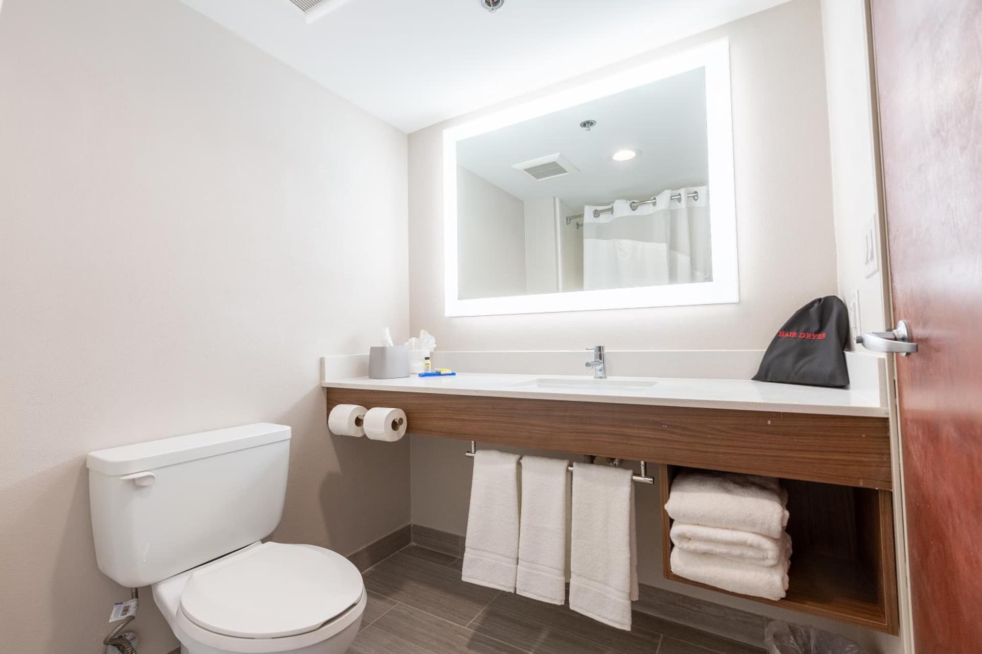 Holiday Inn Express & Suites Arlington North – Stadium Area by IHG gallery photo in Arlington, TX — image 59