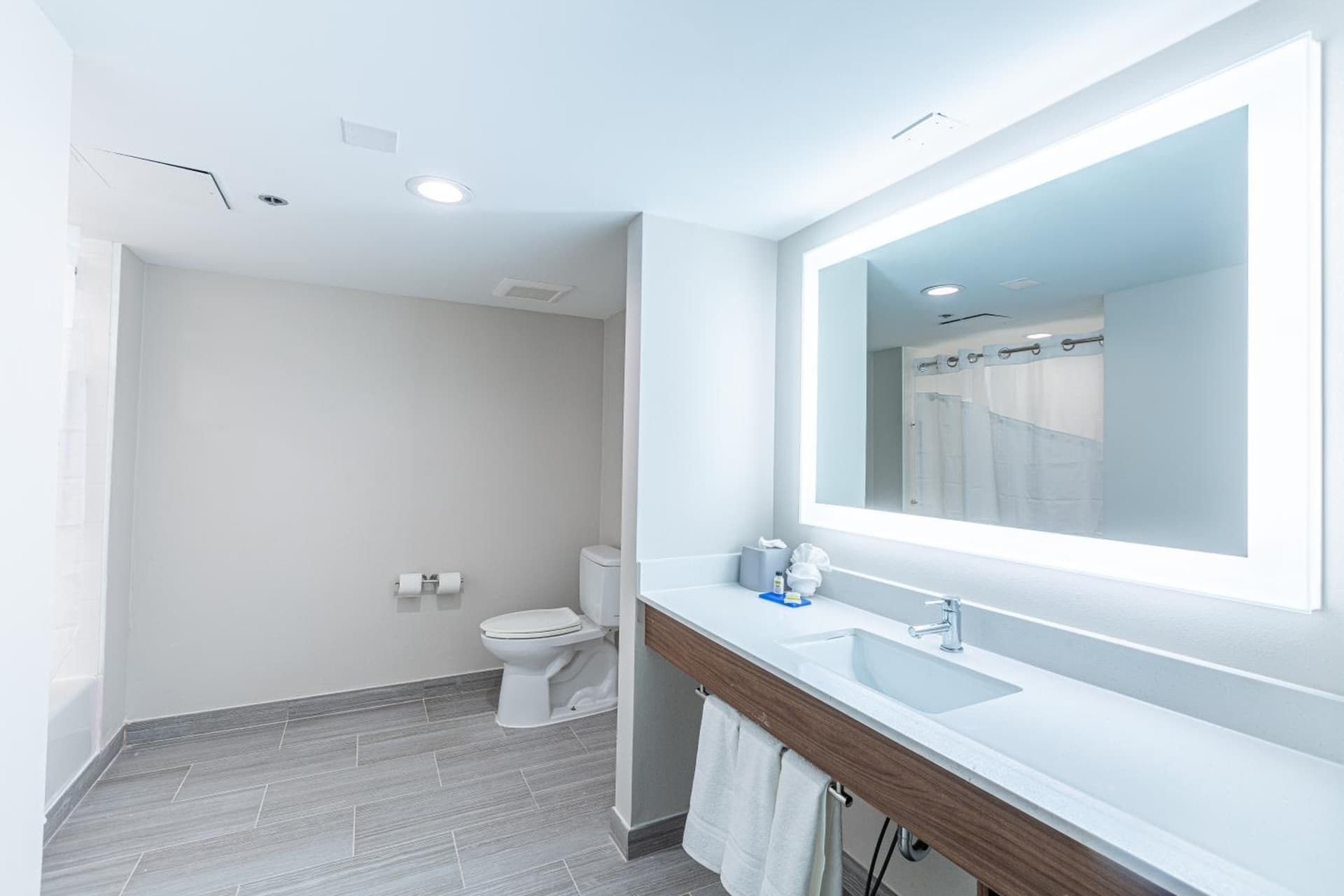 Holiday Inn Express & Suites Arlington North – Stadium Area by IHG gallery photo in Arlington, TX — image 22