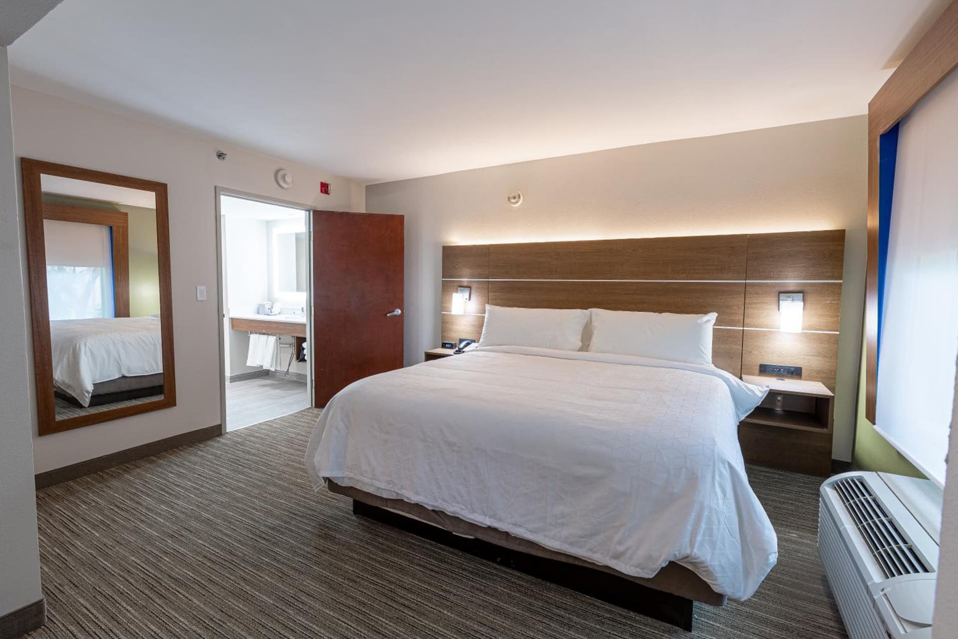 Holiday Inn Express & Suites Arlington North – Stadium Area by IHG gallery photo in Arlington, TX — image 82