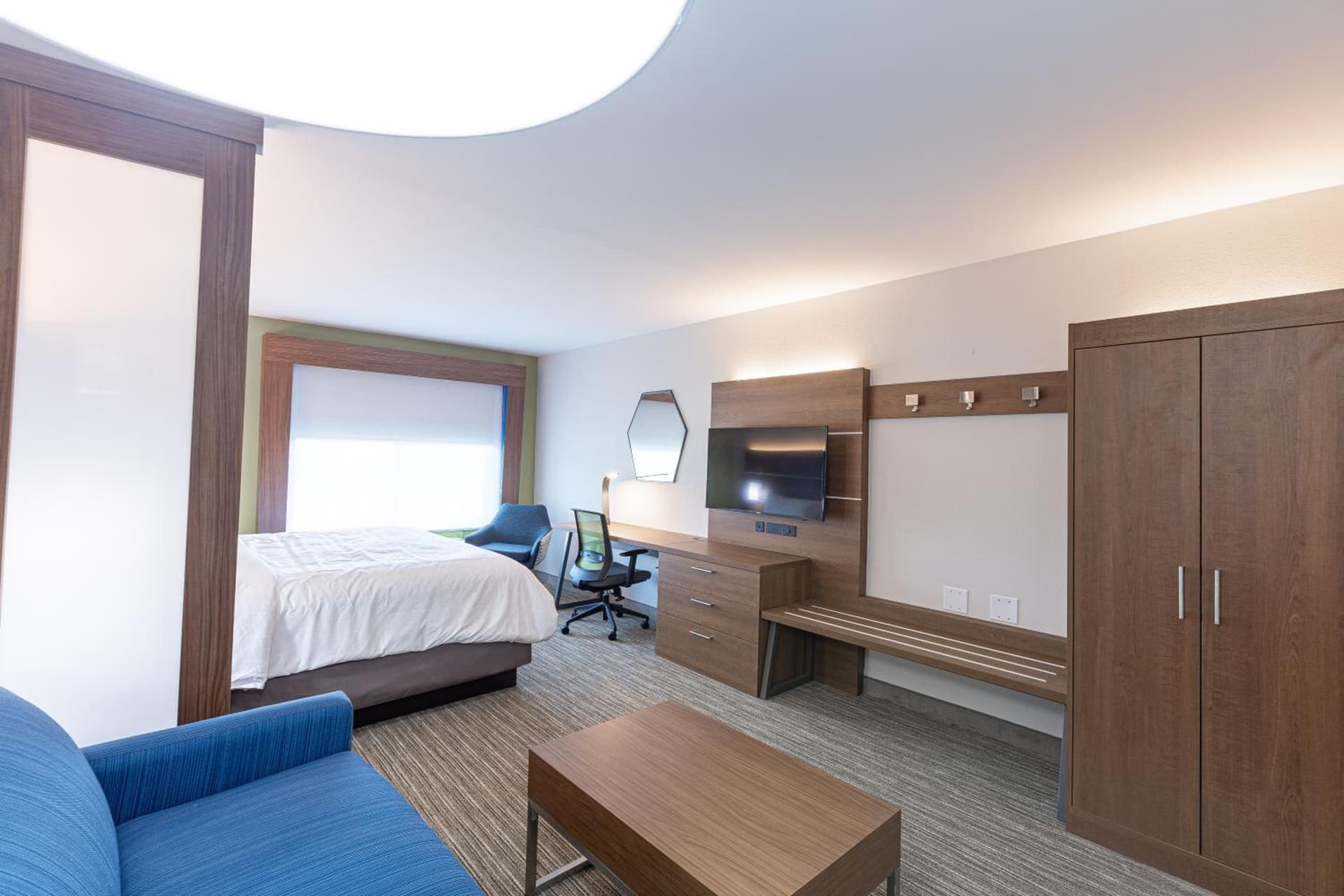 Holiday Inn Express & Suites Arlington North – Stadium Area by IHG gallery photo in Arlington, TX — image 35