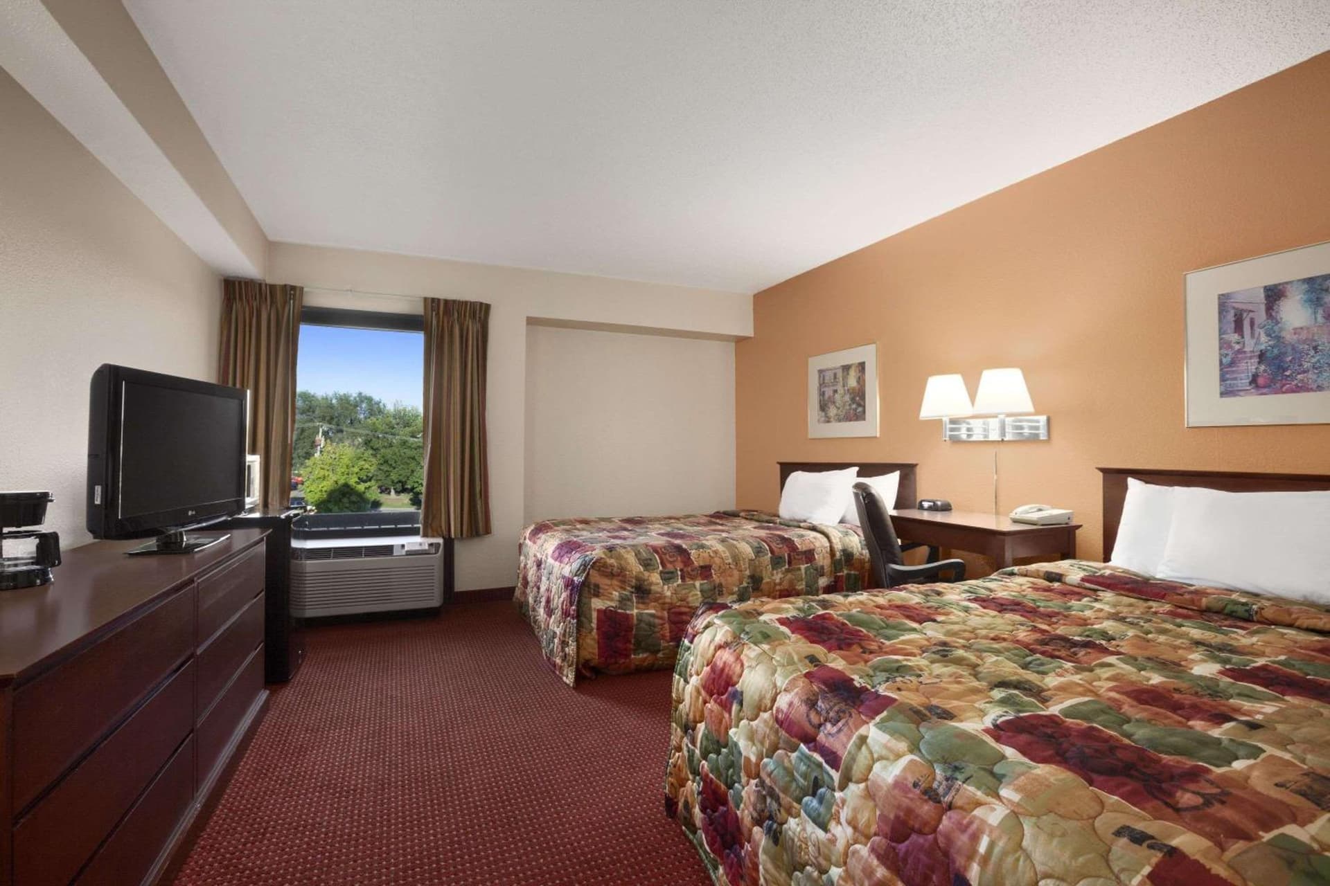 Days Inn & Suites by Wyndham Cedar Rapids gallery photo in Cedar Rapids, IA — image 33
