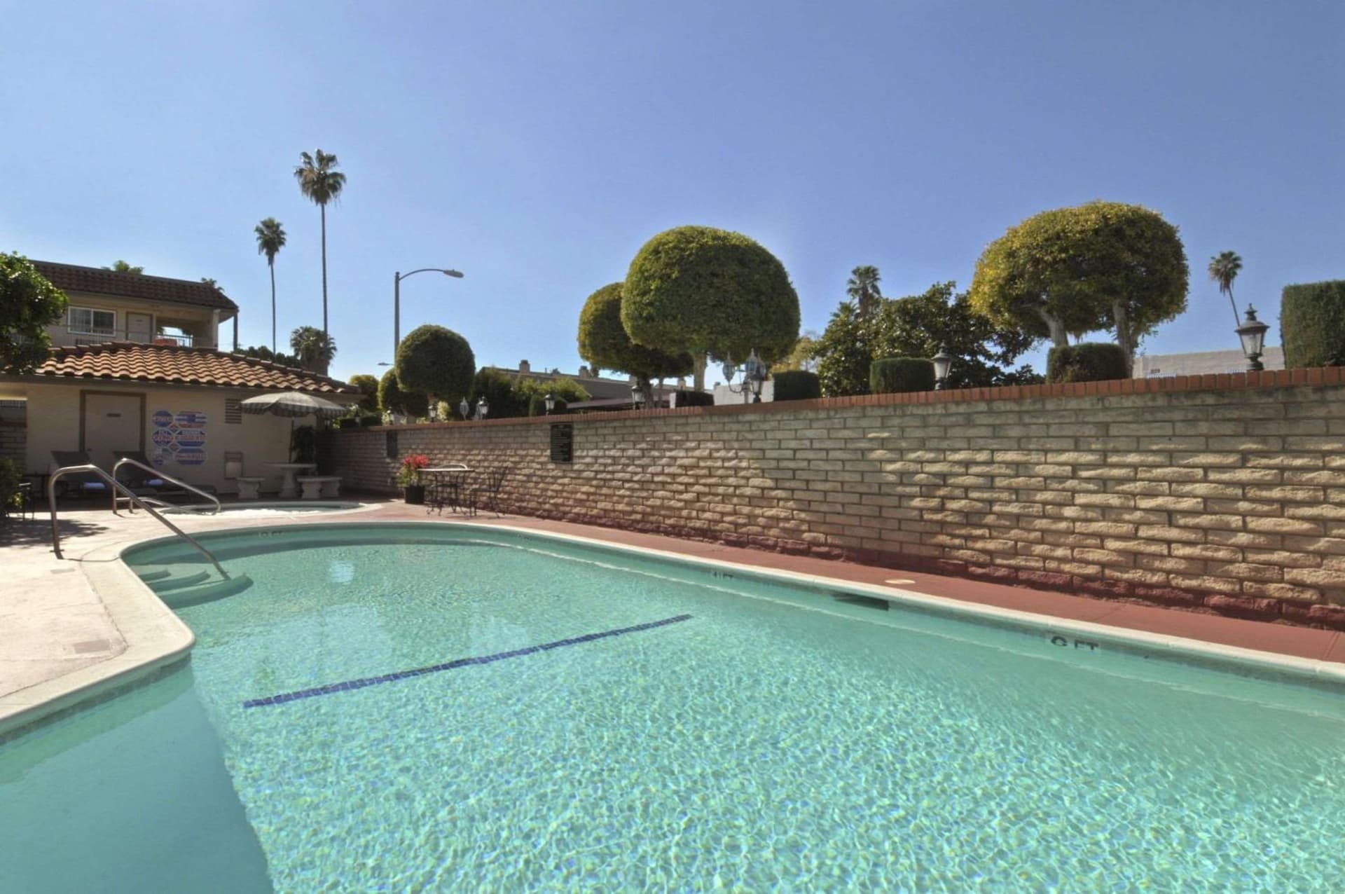 Ramada by Wyndham Pasadena gallery photo in Pasadena, CA — image 8