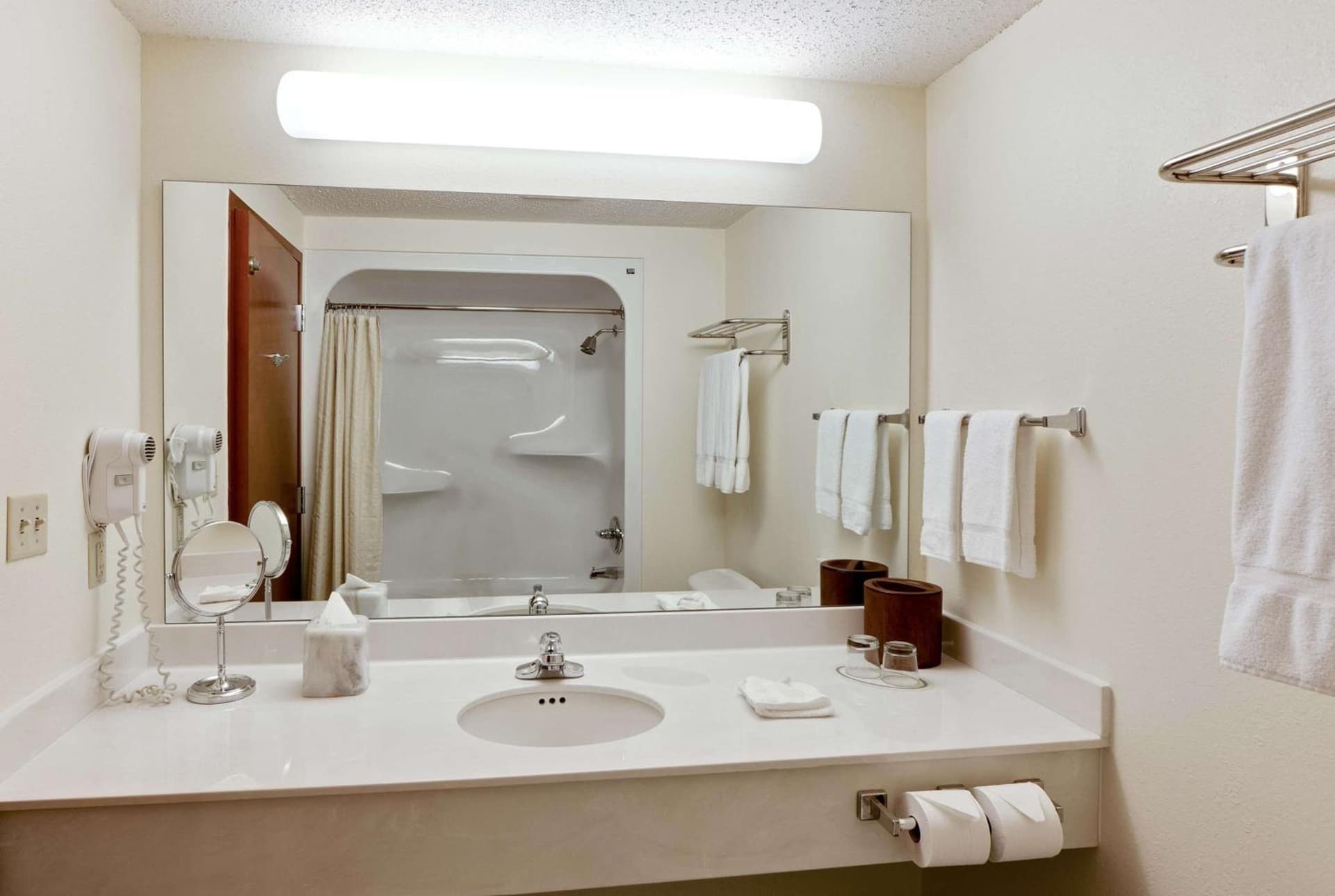 Hawthorn Suites by Wyndham Louisville East gallery photo in Louisville, KY — image 11