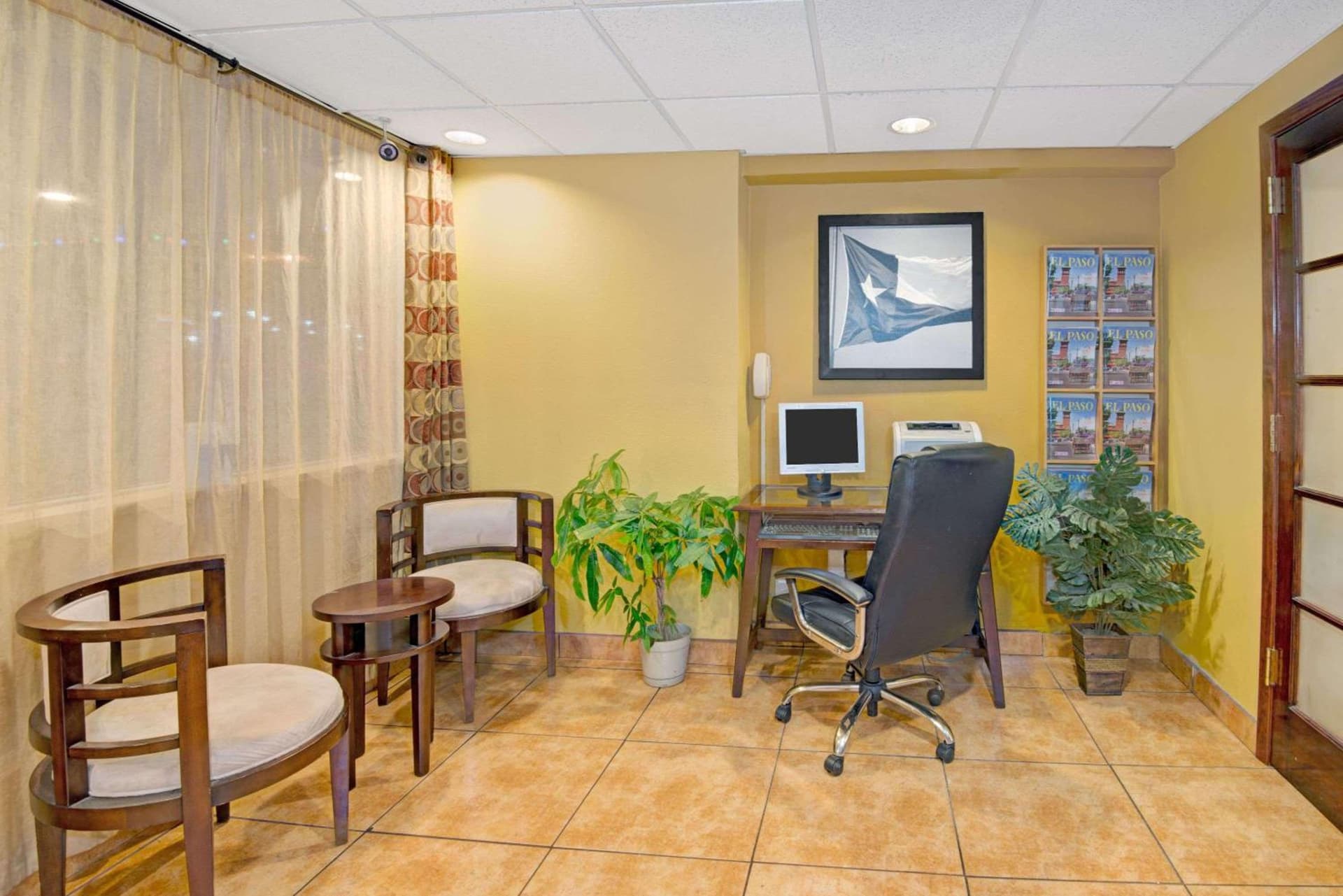 Super 8 by Wyndham El Paso Airport gallery photo in El Paso, TX — image 15