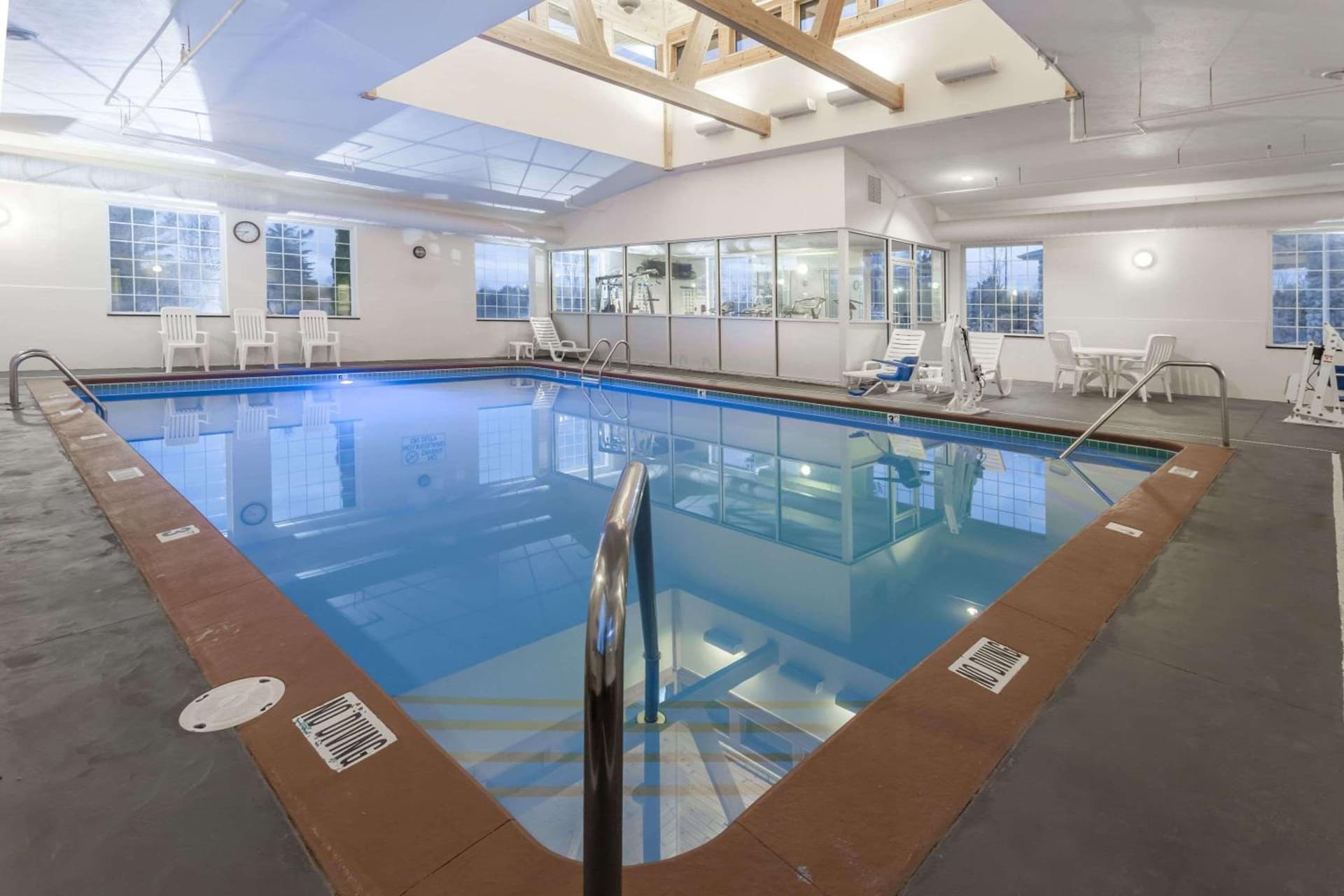 Days Inn by Wyndham Pentwater gallery photo in Pentwater, MI — image 14