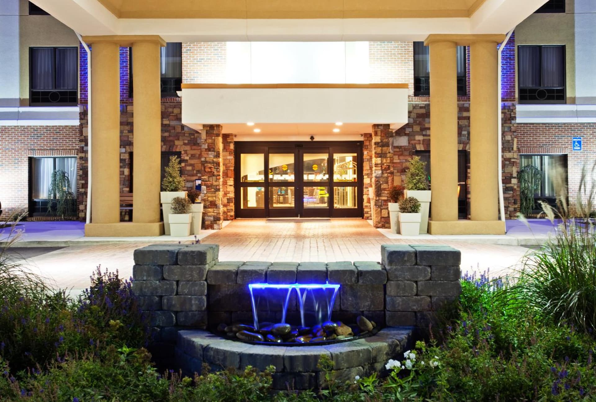 Holiday Inn Express Johnson City by IHG interior in Johnson City, TN — gallery photo 2