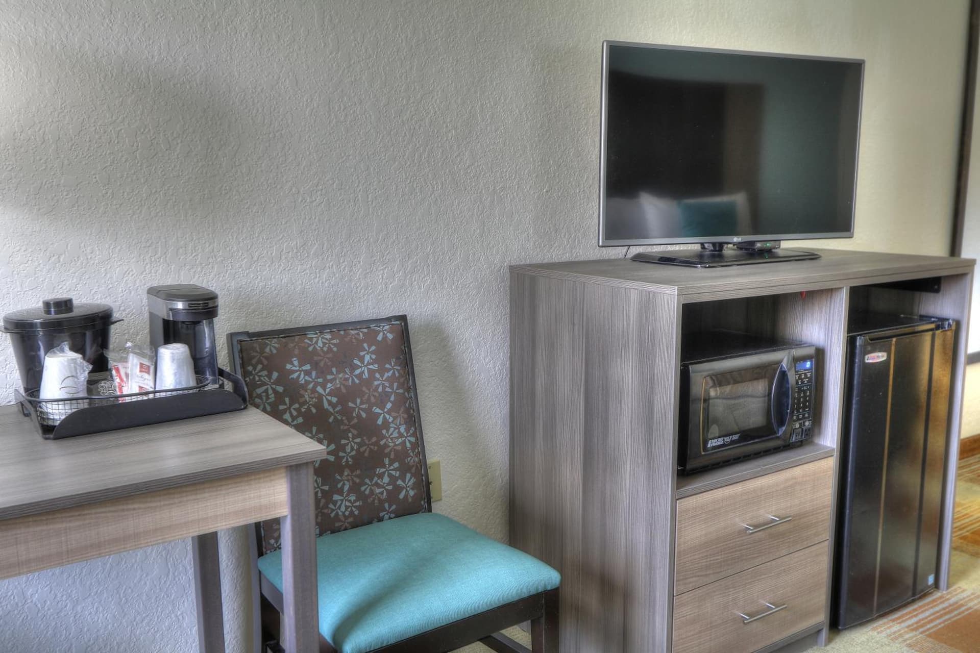 Pigeon River Inn interior in Pigeon Forge, TN — gallery photo 2