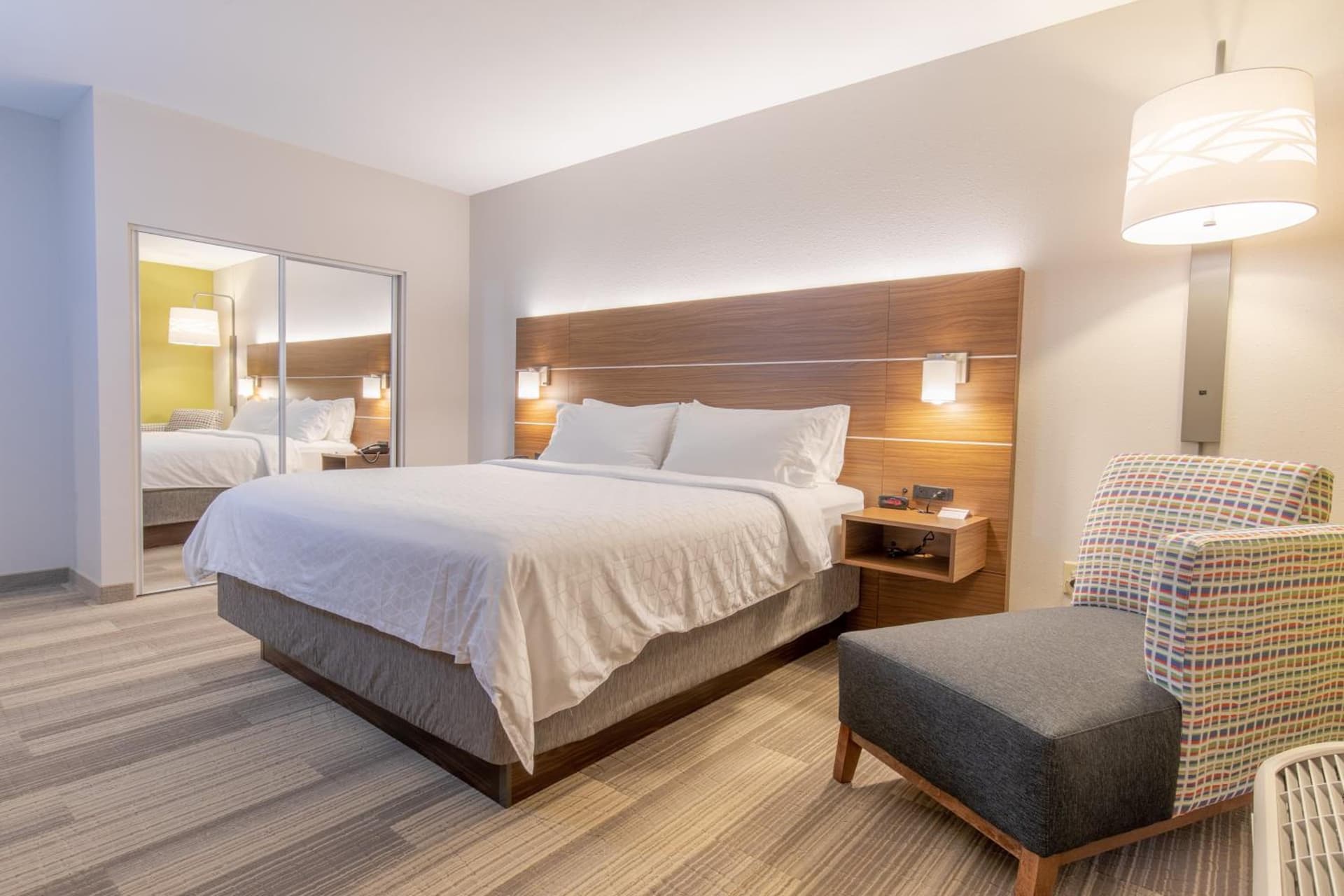 Holiday Inn Express Johnson City by IHG interior in Johnson City, TN — gallery photo 2