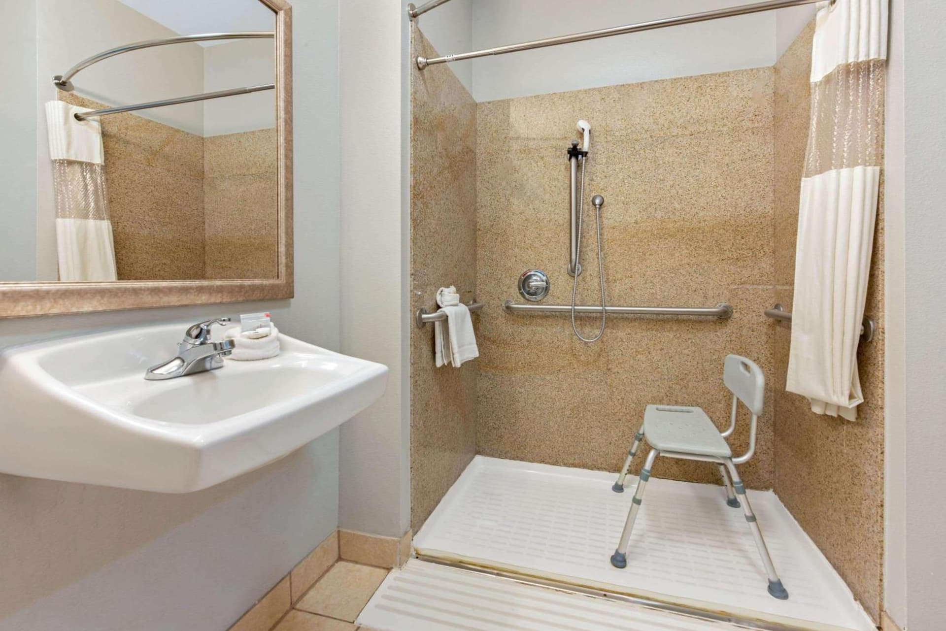 La Quinta by Wyndham Bridge City-Orange gallery photo in Bridge City, TX — image 25