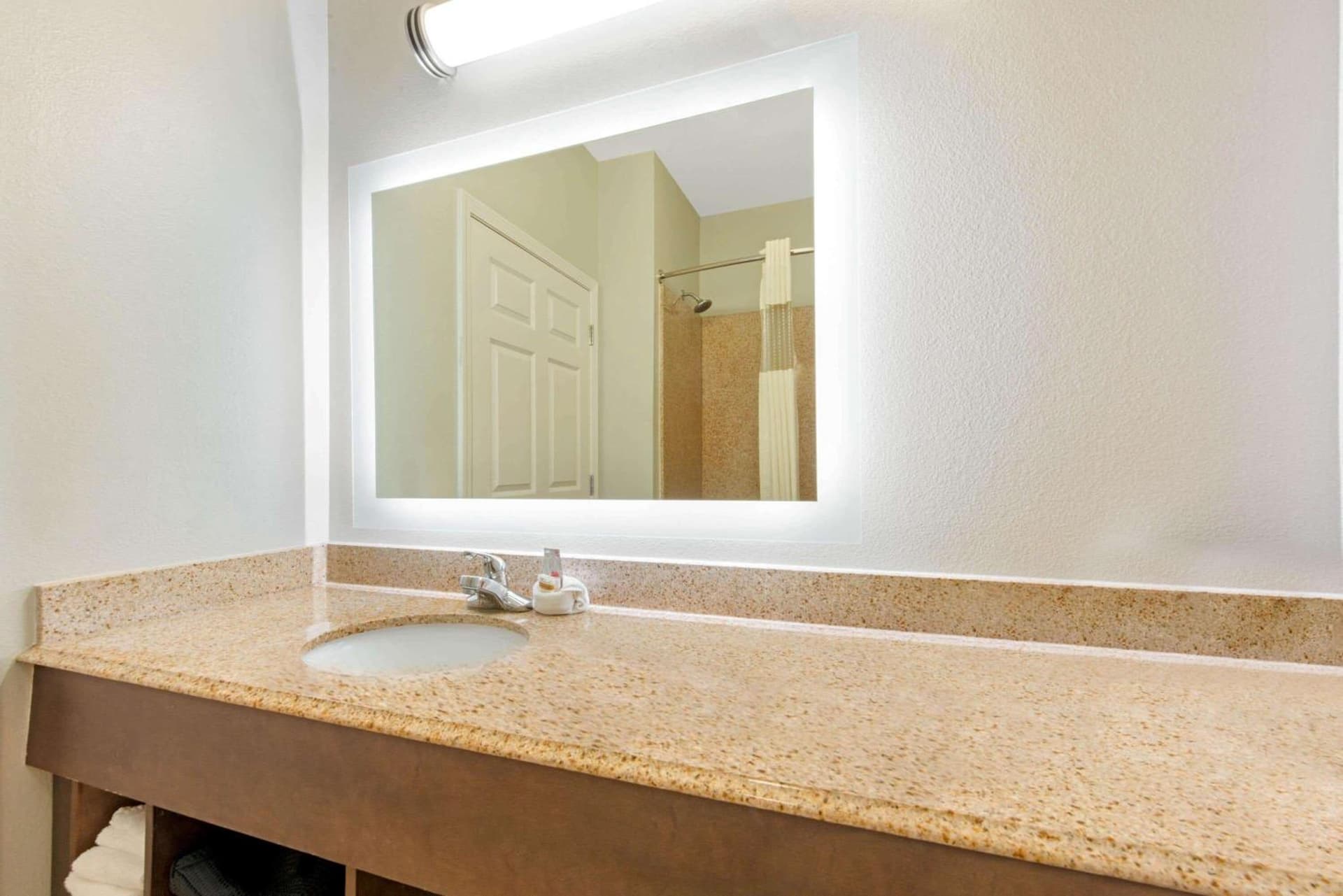 La Quinta by Wyndham Bridge City-Orange gallery photo in Bridge City, TX — image 8