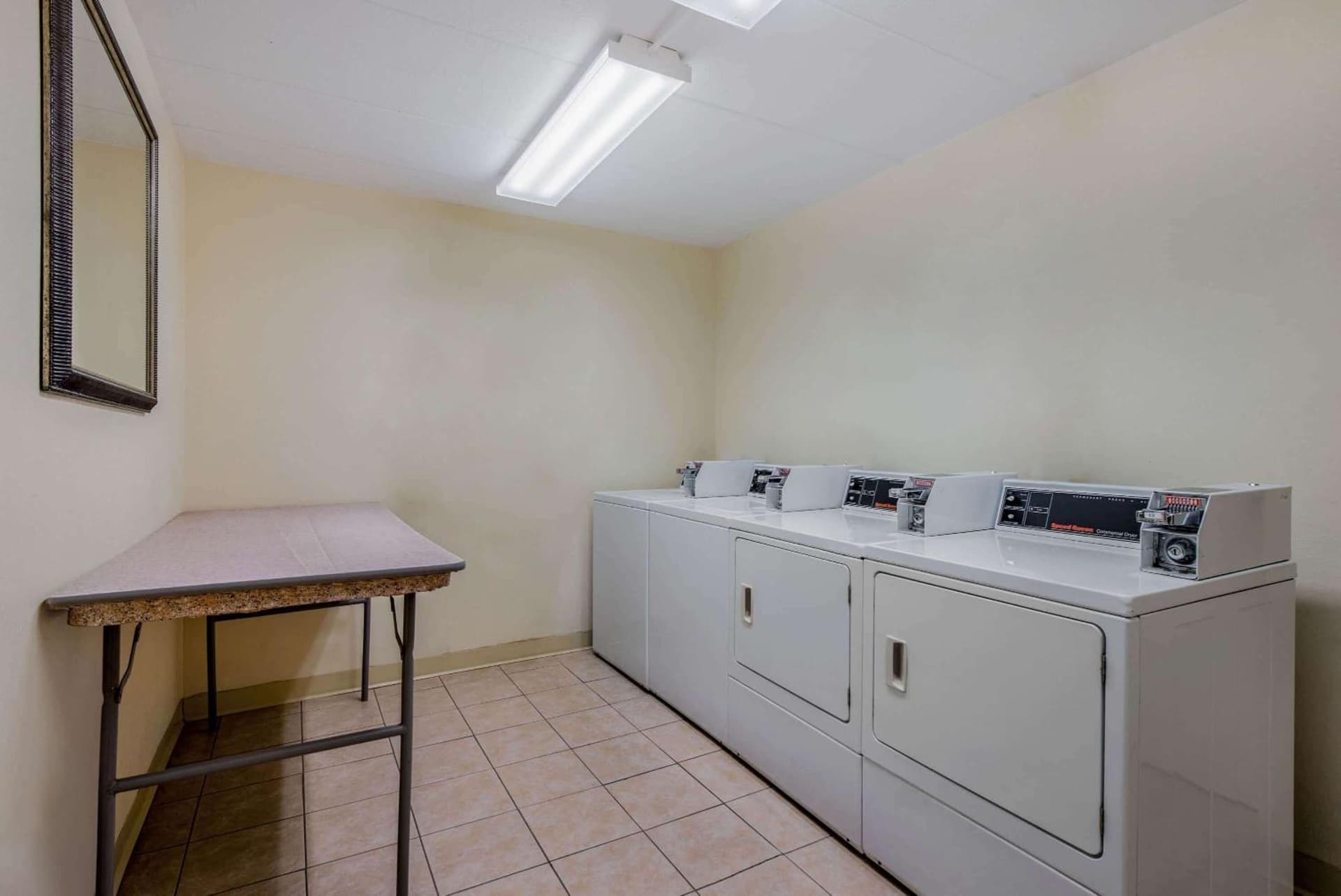 La Quinta by Wyndham Lexington Park - Patuxent interior in California, MD — gallery photo 2