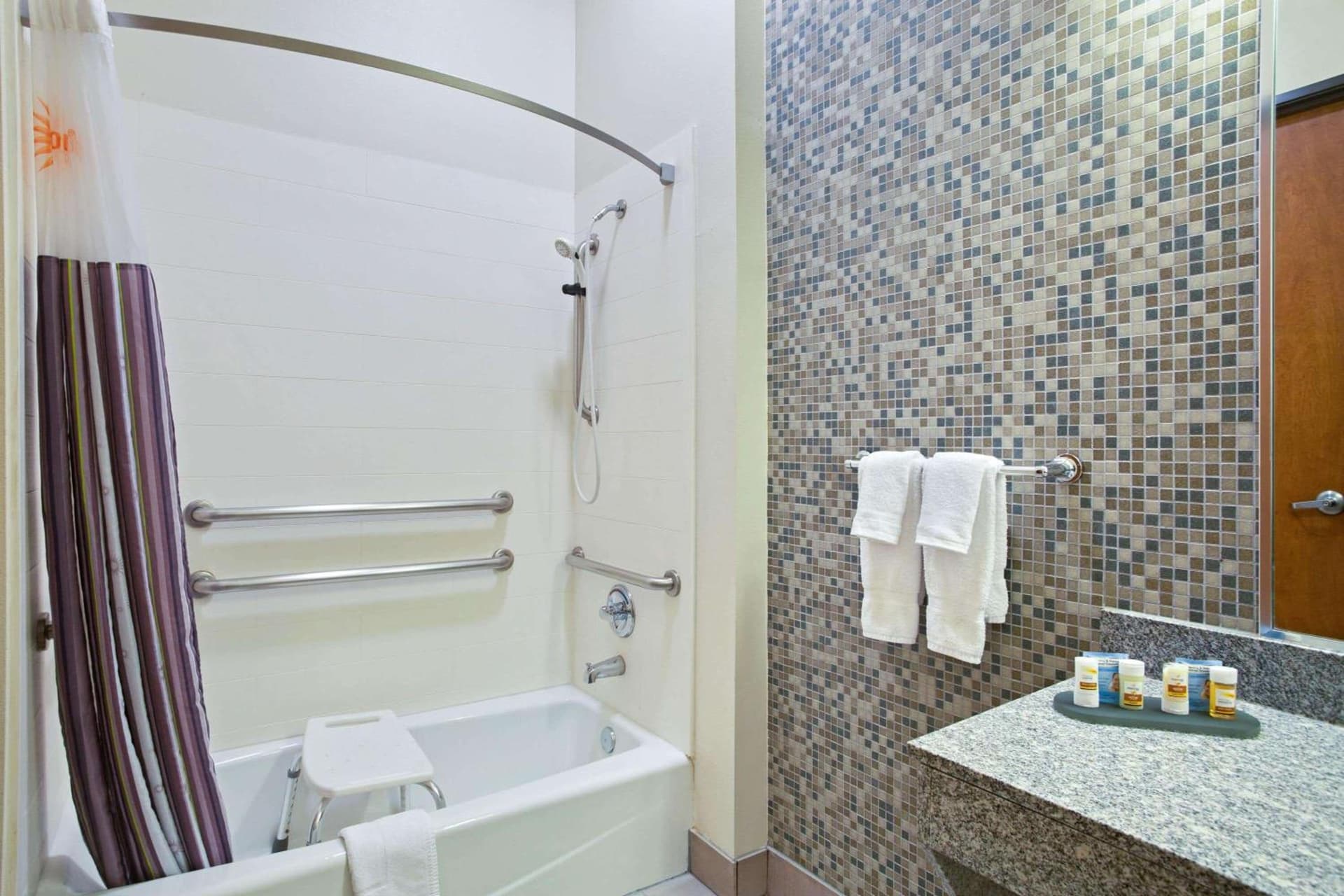La Quinta by Wyndham Austin NW/Lakeline Mall gallery photo in Cedar Park, TX — image 10