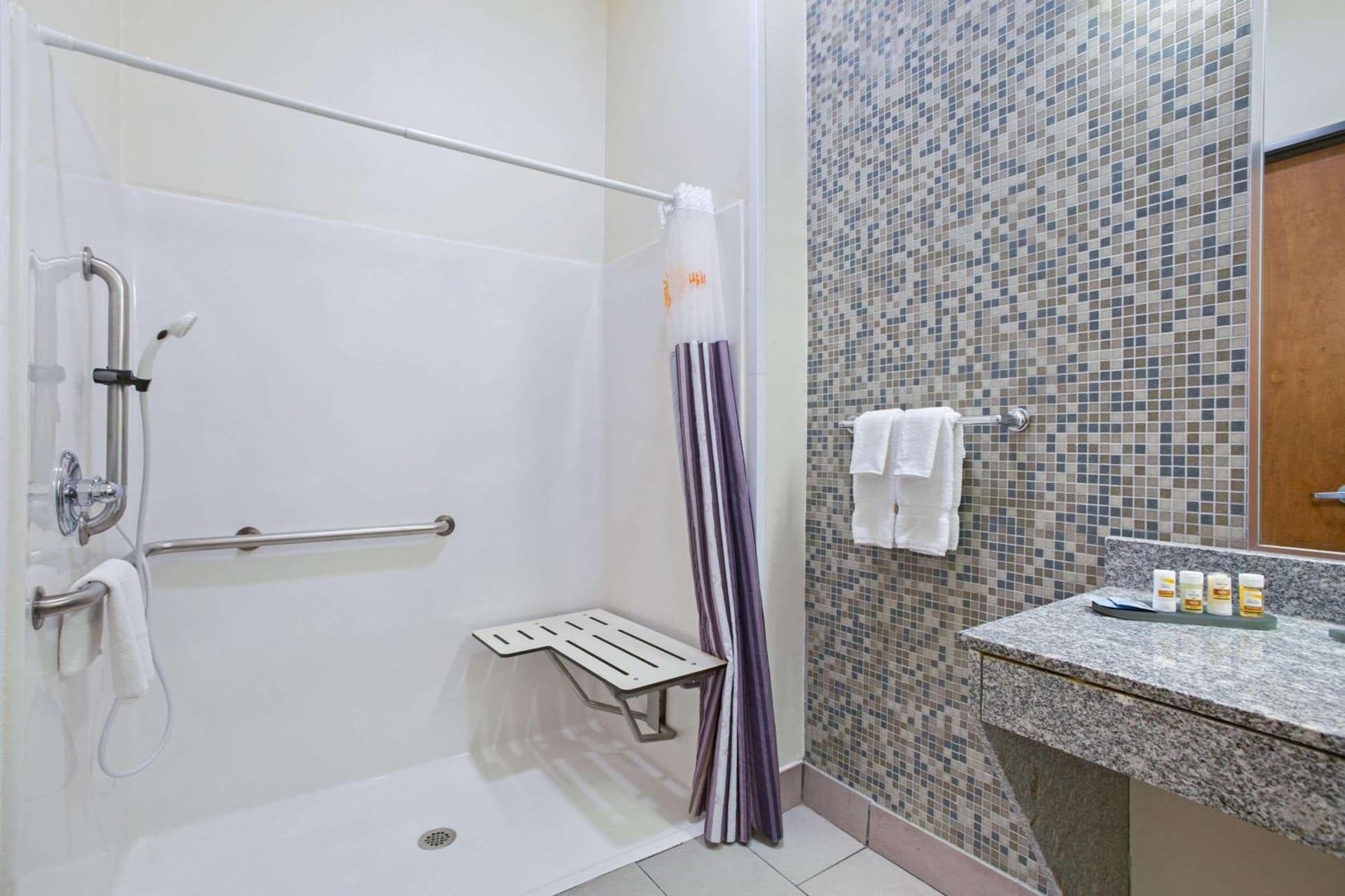 La Quinta by Wyndham Austin NW/Lakeline Mall gallery photo in Cedar Park, TX — image 34