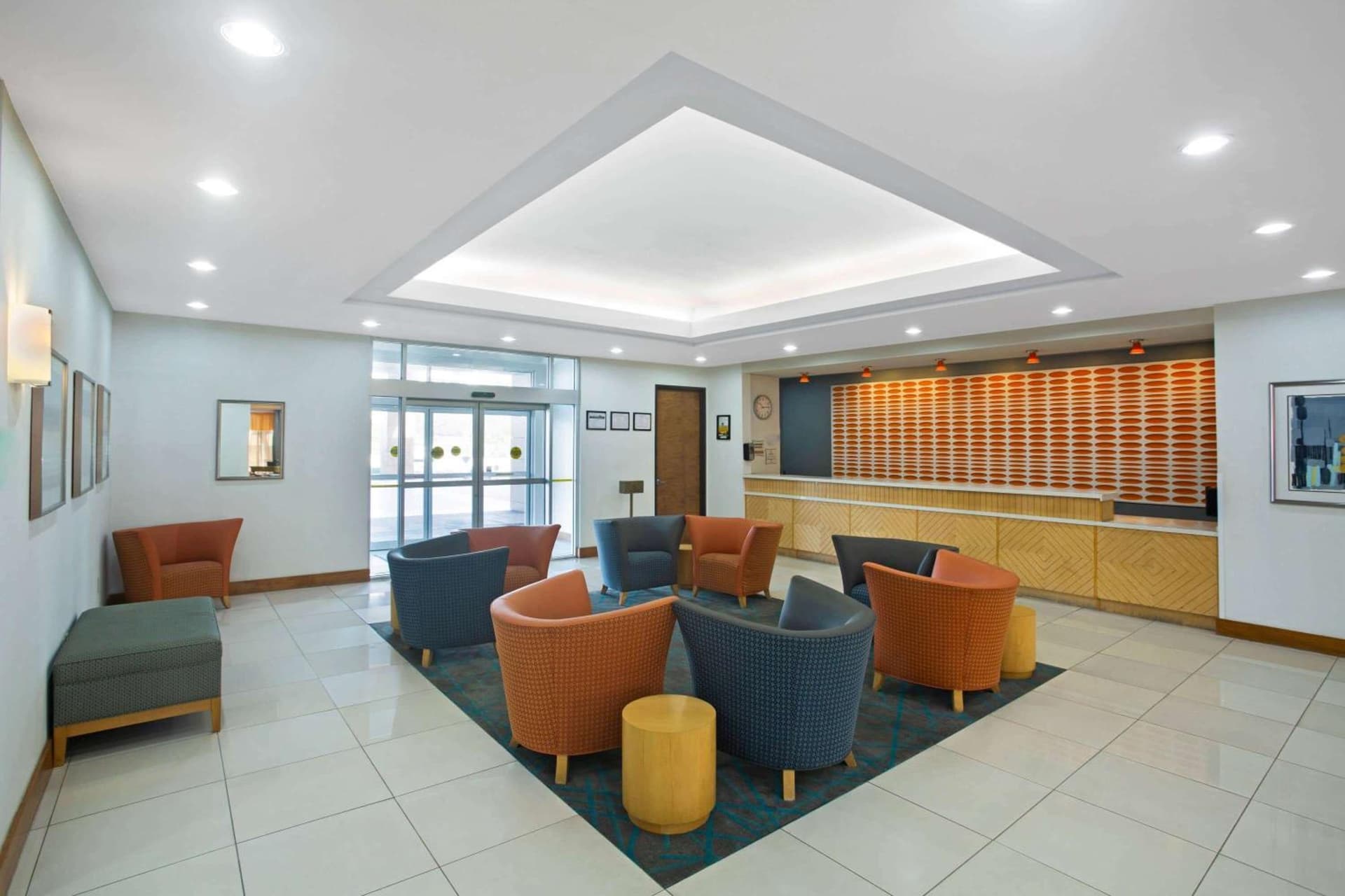 La Quinta by Wyndham Austin NW/Lakeline Mall interior in Cedar Park, TX — gallery photo 2