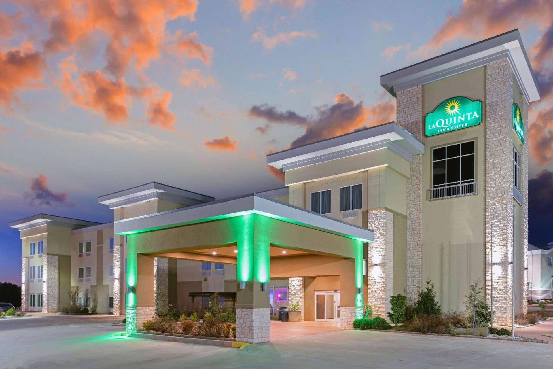 La Quinta by Wyndham Guthrie featured exterior or lobby in Guthrie, OK — similar hotel