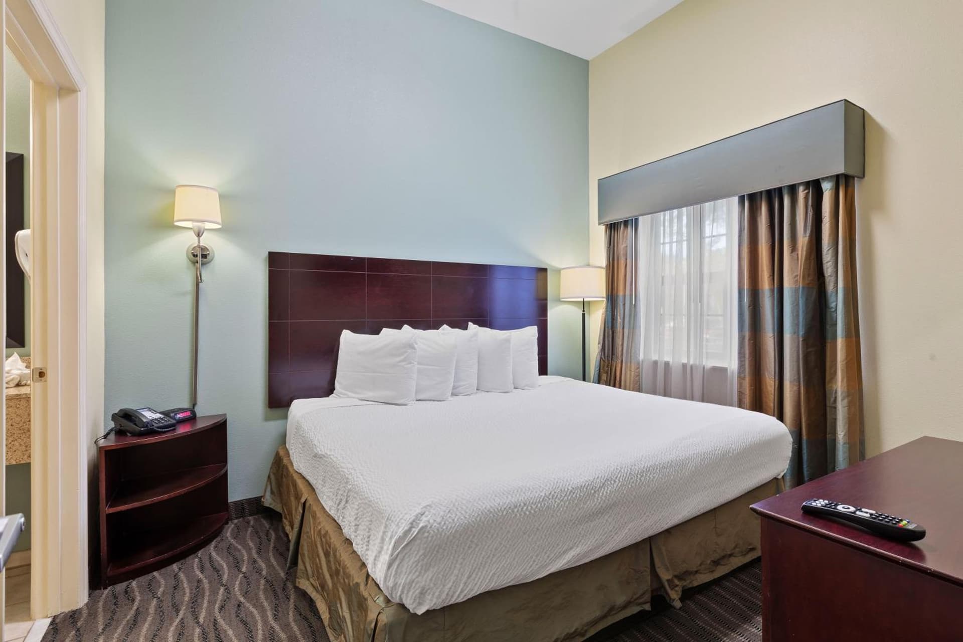 Extended Stay America Premier Suites Lakeland I4 gallery photo in Lakeland, FL — image 94