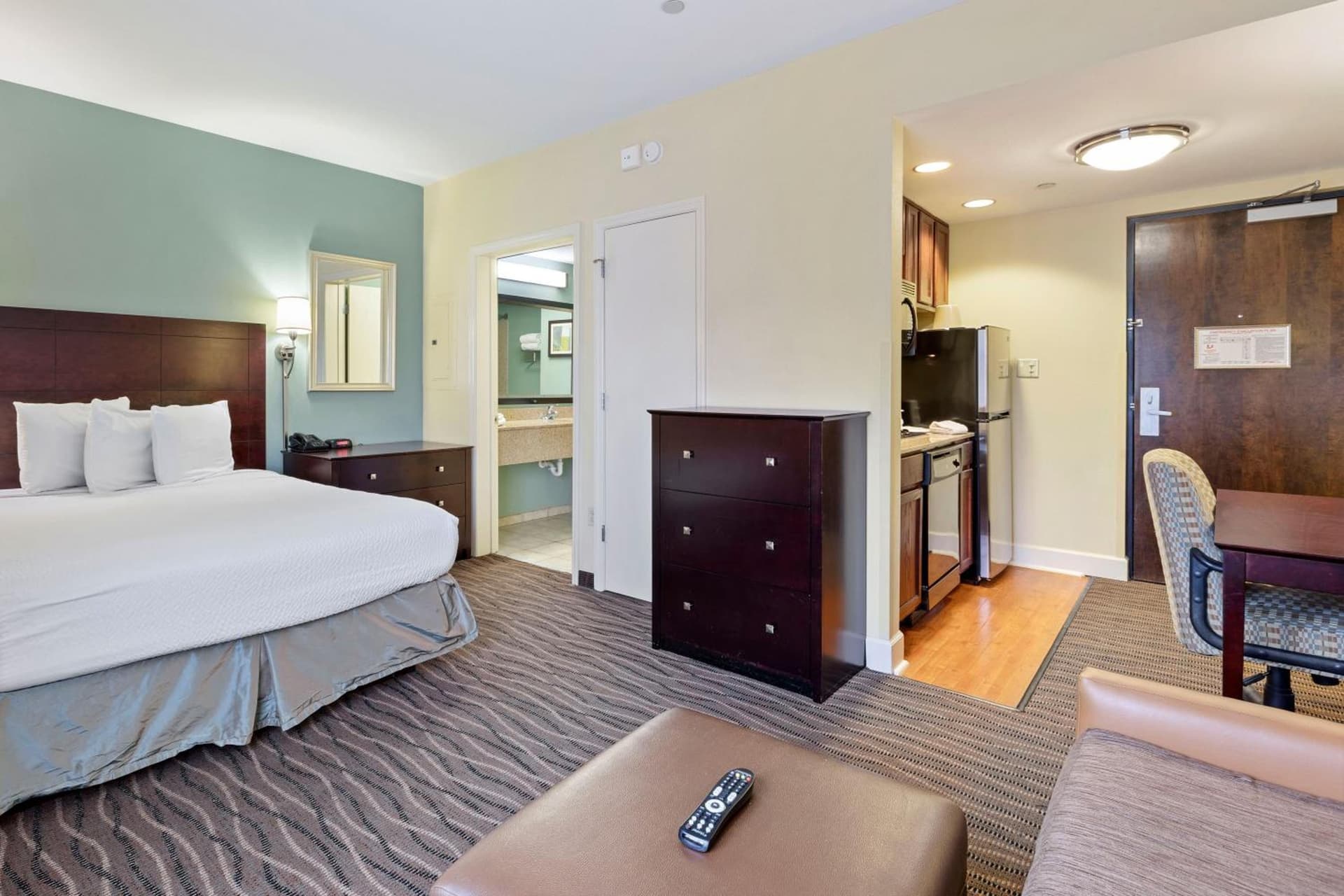 Extended Stay America Premier Suites Lakeland I4 gallery photo in Lakeland, FL — image 50