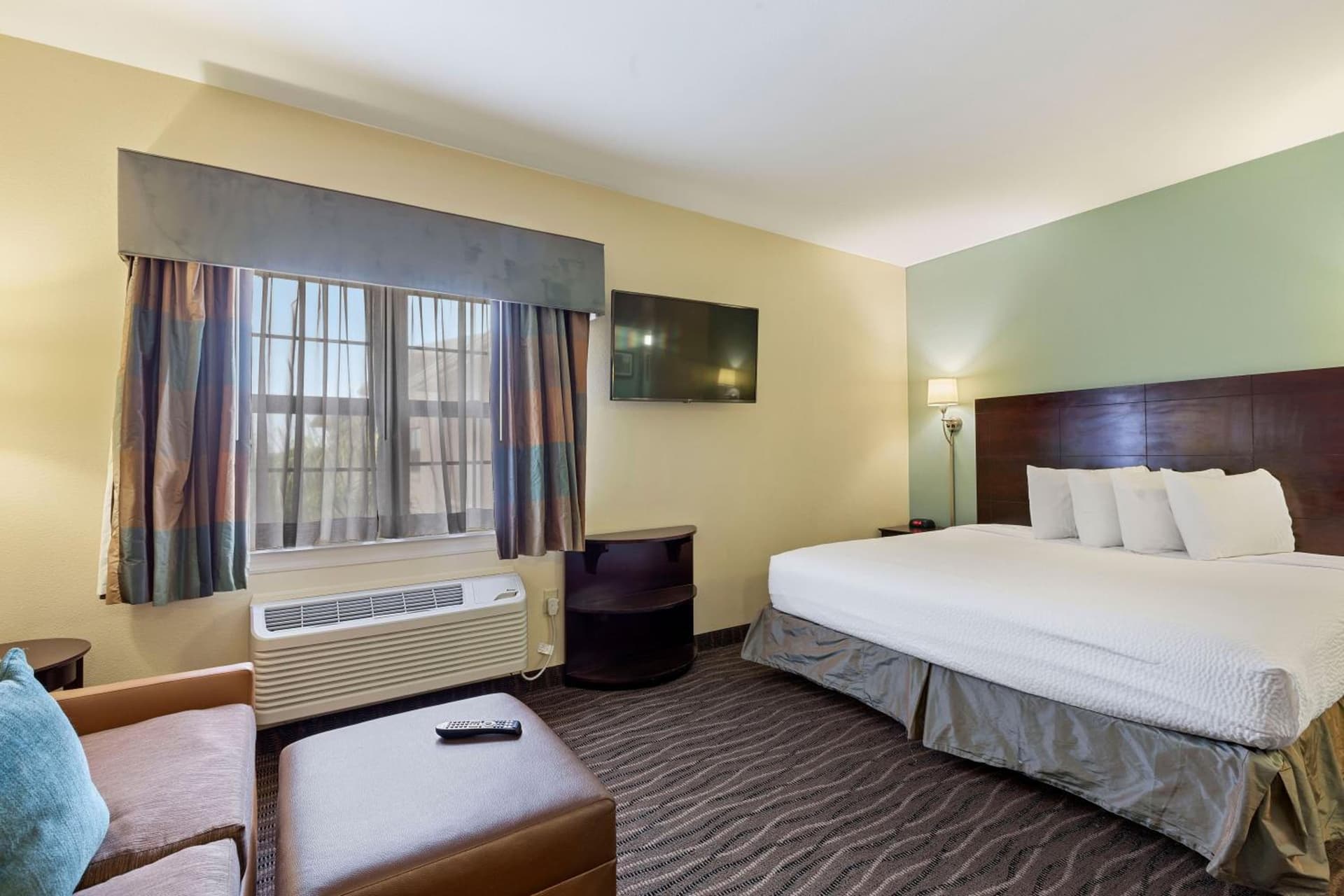Extended Stay America Premier Suites Lakeland I4 gallery photo in Lakeland, FL — image 13